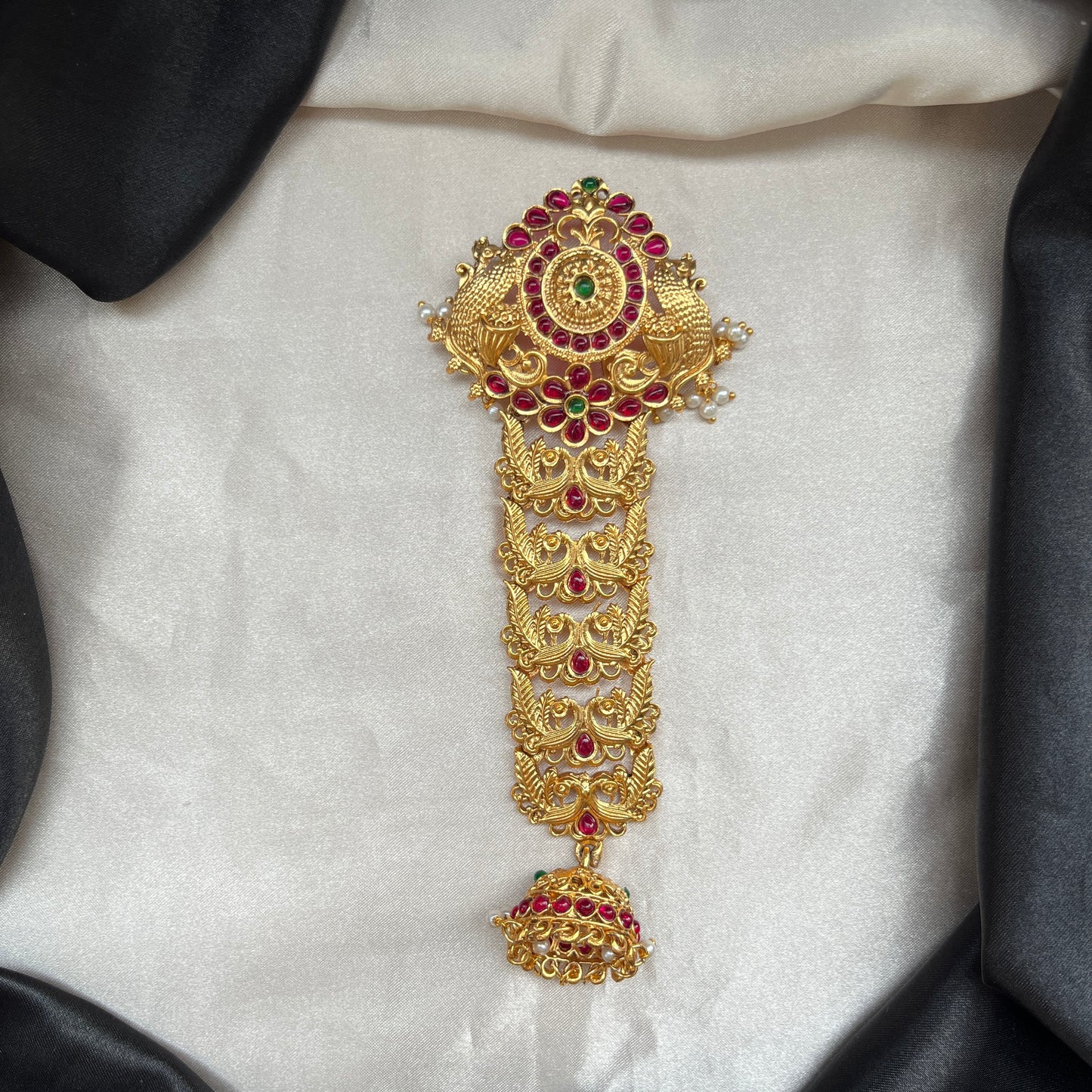 Gold tone hair accessories , Jada Billa online Traditional hair jewellery Indian bridal hair accessories Temple jewellery hair pin Gold hair pin design Festive hair accessories South Indian hair jewellery Ethnic hair ornaments Designer hair pin for weddings