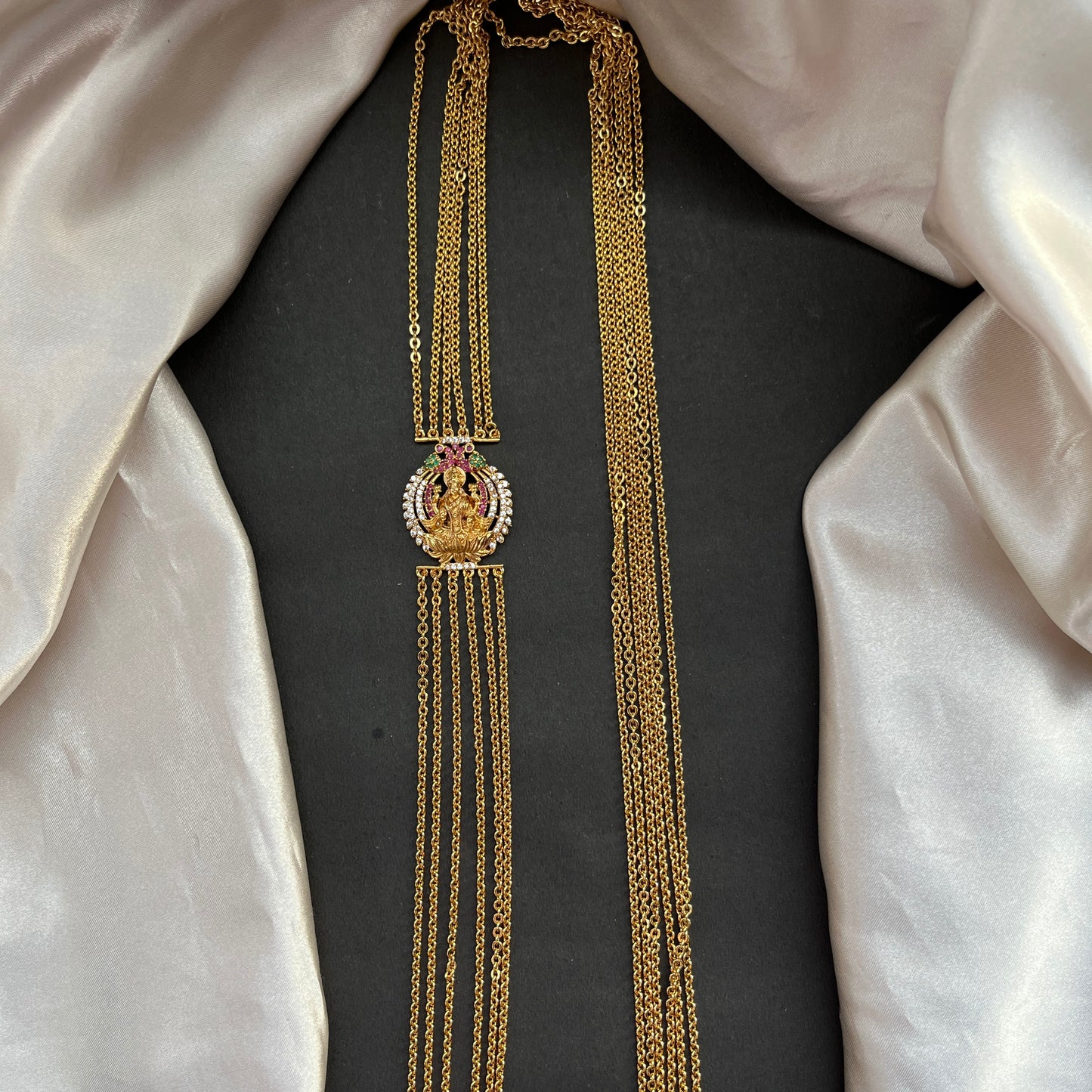 Gold look alike necklace set with matching earrings β traditional bridal imitation jewelry,Traditional gold tone necklace set β imitation kundan jewelry for festive and