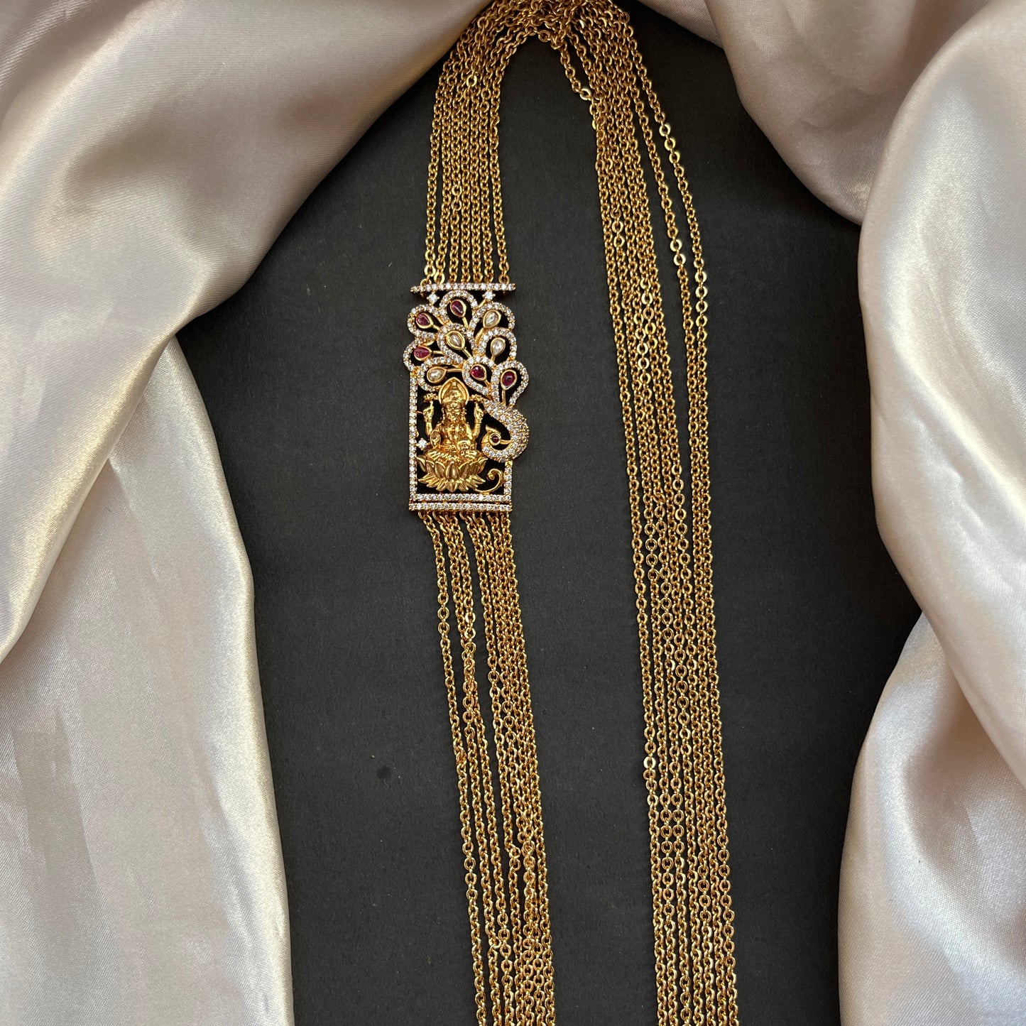Gold look alike necklace set with matching earrings β traditional bridal imitation jewelry,Traditional gold tone necklace set β imitation kundan jewelry for festive and