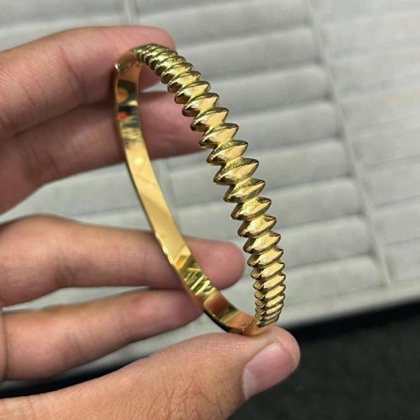 #stainlessteel #hercollection #forher #necklaces #bracelets #accessories #metal #küpe #giftideas #antitarnish #fashion #fashiontrends #onlinestore #new #stainlesssteelaccessories #earrings #stainlesssteel #explorepage #necklace #onlineshopping #custommade #gold #jewellerylove #jewellerydesign #accessoriesaddict #presents #newcollection #antitarnishjewelry
