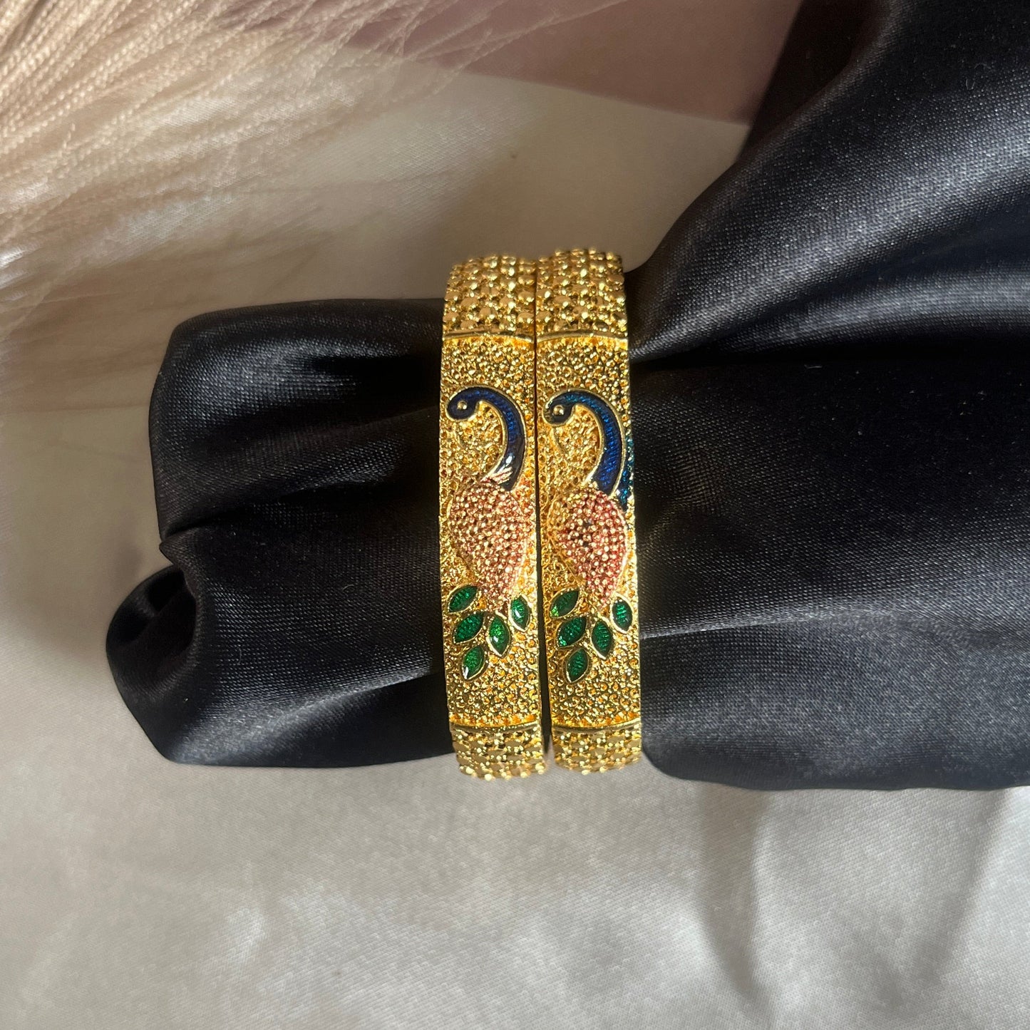 #multicolourbangle #multicolourbangleset #multicolourbangles #latestbanglesonline #redbangles #latestbanglesdesigns #latestbangle #latestbanglesdesign #latestbangles #bangle #buybangle #buypakistanijewelryonline #pakistanifashion #pakistanijewlery #pakistanijewelryonline #stylishbangles #onlinebanglesshop #stylishbracelets #buypakistaniproducts #fashiongram #ordernow #shopnow #shopnowonline #dailywearearings #dailywear #classyearrings #foryou #buyearingsonline #pakistani #pearlbangles