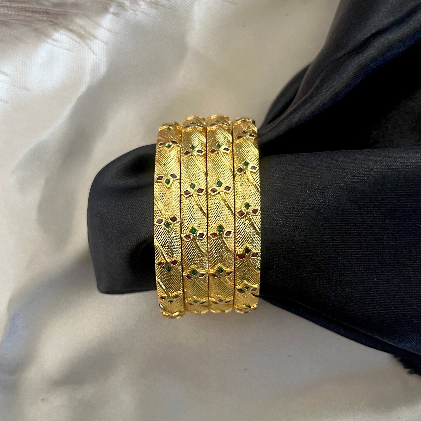 #multicolourbangle #multicolourbangleset #multicolourbangles #latestbanglesonline #redbangles #latestbanglesdesigns #latestbangle #latestbanglesdesign #latestbangles #bangle #buybangle #buypakistanijewelryonline #pakistanifashion #pakistanijewlery #pakistanijewelryonline #stylishbangles #onlinebanglesshop #stylishbracelets #buypakistaniproducts #fashiongram #ordernow #shopnow #shopnowonline #dailywearearings #dailywear #classyearrings #foryou #buyearingsonline #pakistani #pearlbangles