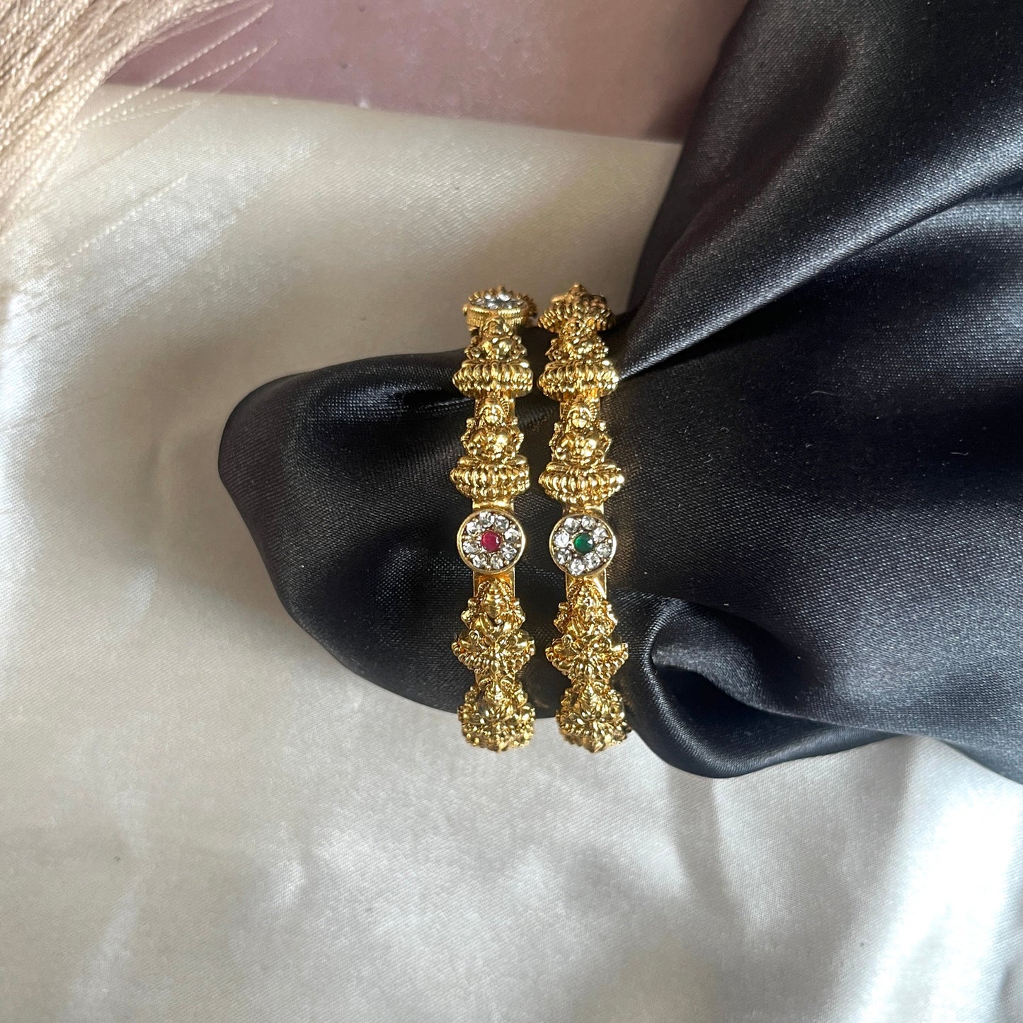 #multicolourbangle #multicolourbangleset #multicolourbangles #latestbanglesonline #redbangles #latestbanglesdesigns #latestbangle #latestbanglesdesign #latestbangles #bangle #buybangle #buypakistanijewelryonline #pakistanifashion #pakistanijewlery #pakistanijewelryonline #stylishbangles #onlinebanglesshop #stylishbracelets #buypakistaniproducts #fashiongram #ordernow #shopnow #shopnowonline #dailywearearings #dailywear #classyearrings #foryou #buyearingsonline #pakistani #pearlbangles