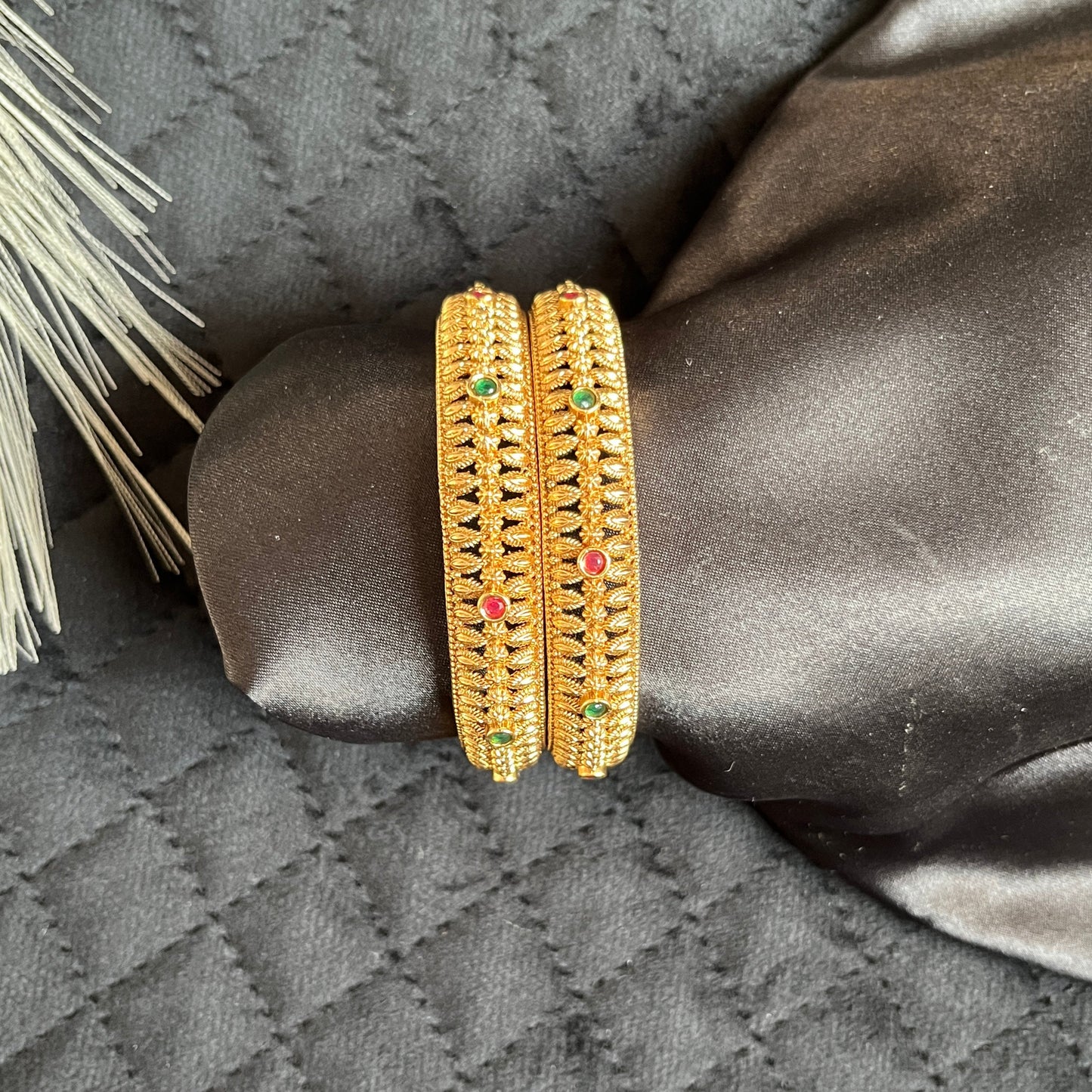 #multicolourbangle #multicolourbangleset #multicolourbangles #latestbanglesonline #redbangles #latestbanglesdesigns #latestbangle #latestbanglesdesign #latestbangles #bangle #buybangle #buypakistanijewelryonline #pakistanifashion #pakistanijewlery #pakistanijewelryonline #stylishbangles #onlinebanglesshop #stylishbracelets #buypakistaniproducts #fashiongram #ordernow #shopnow #shopnowonline #dailywearearings #dailywear #classyearrings #foryou #buyearingsonline #pakistani #pearlbangles