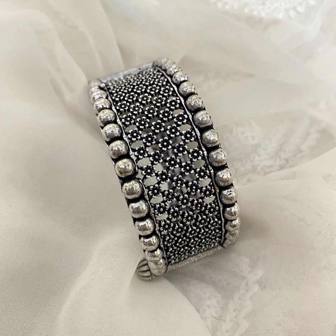 #germansilver #oxidisedjewellery #earrings #germansilverjewellery #indianjewellery #fashion #jewellery #jhumkas #kundanjewellery #jhumka #oxidisedearrings #oxidised #germansilverearrings #meenakariearrings #germansilverjhumka #accessories #chennai #silver #oxidisedsilver #jhumkalove #jewelry #necklace #oxidisedsilverjewellery #silverlookalike #jhumkis #fashionjewelry #southindianjewellery #jhumkaswag #choker #onlineshopping