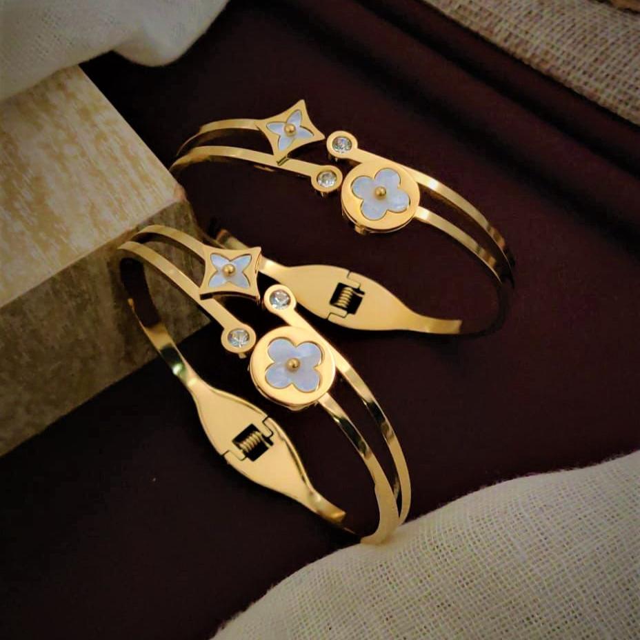 #antitarnish #explorepage #jewelry #chic #exploremore #lagos #watches #bracelets #swarovski #jewelrydesigner #bling #customized #jewlery #personalized #personalizedgifts #madetoorder #waterproof #statementjewelry #warri #earringsforsale
