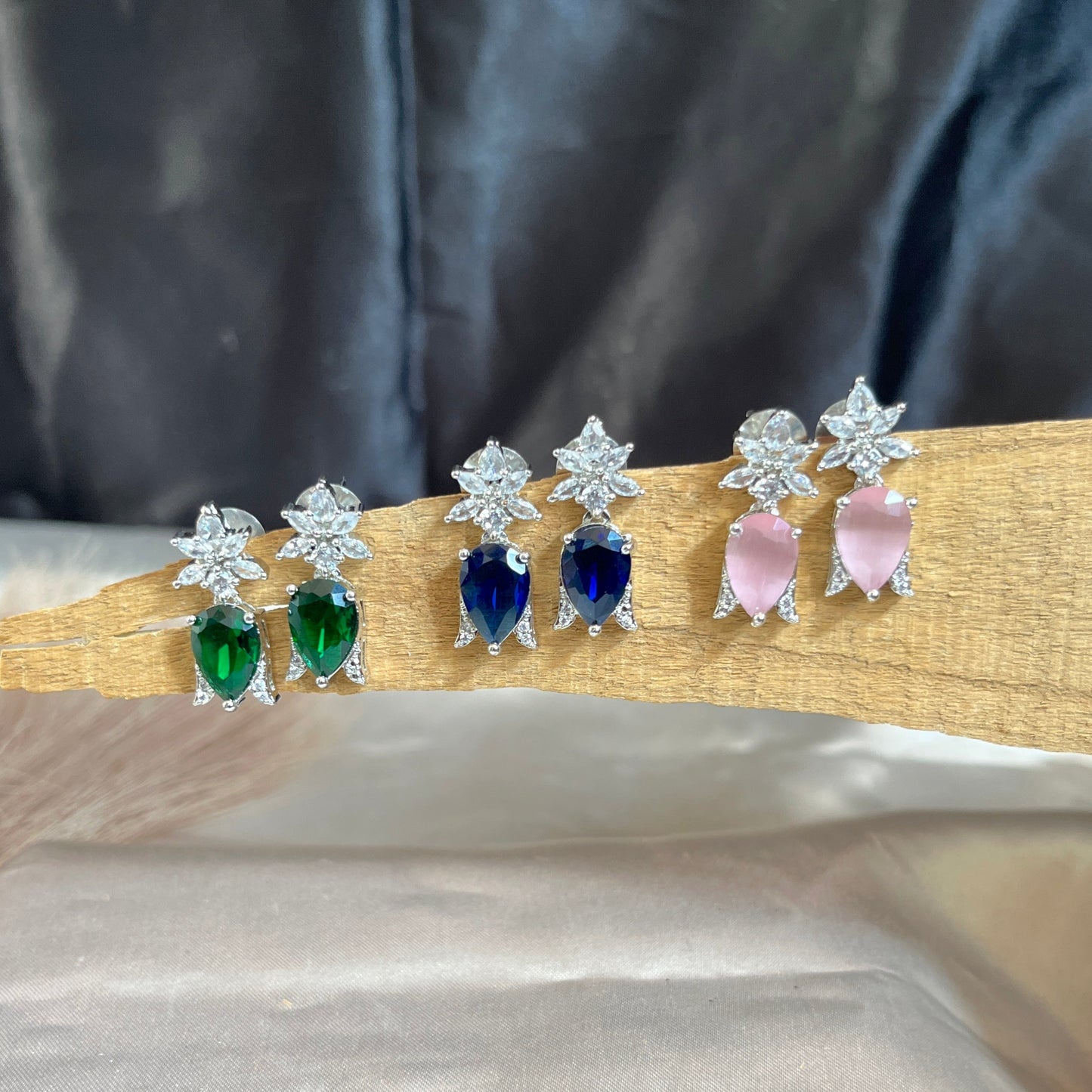 #diamondearrings #diamonds #diamond #diamondring #diamondnecklace #diamondjewelry #earrings #jewelry #diamondjewellery #jewellery #gold #diamondrings #finejewelry