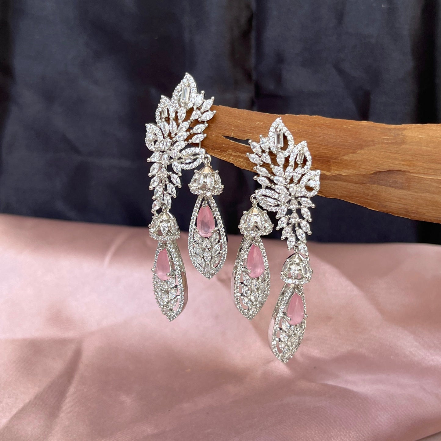 #diamondearrings #diamonds #diamond #diamondring #diamondnecklace #diamondjewelry #earrings #jewelry #diamondjewellery #jewellery #gold #diamondrings #finejewelry