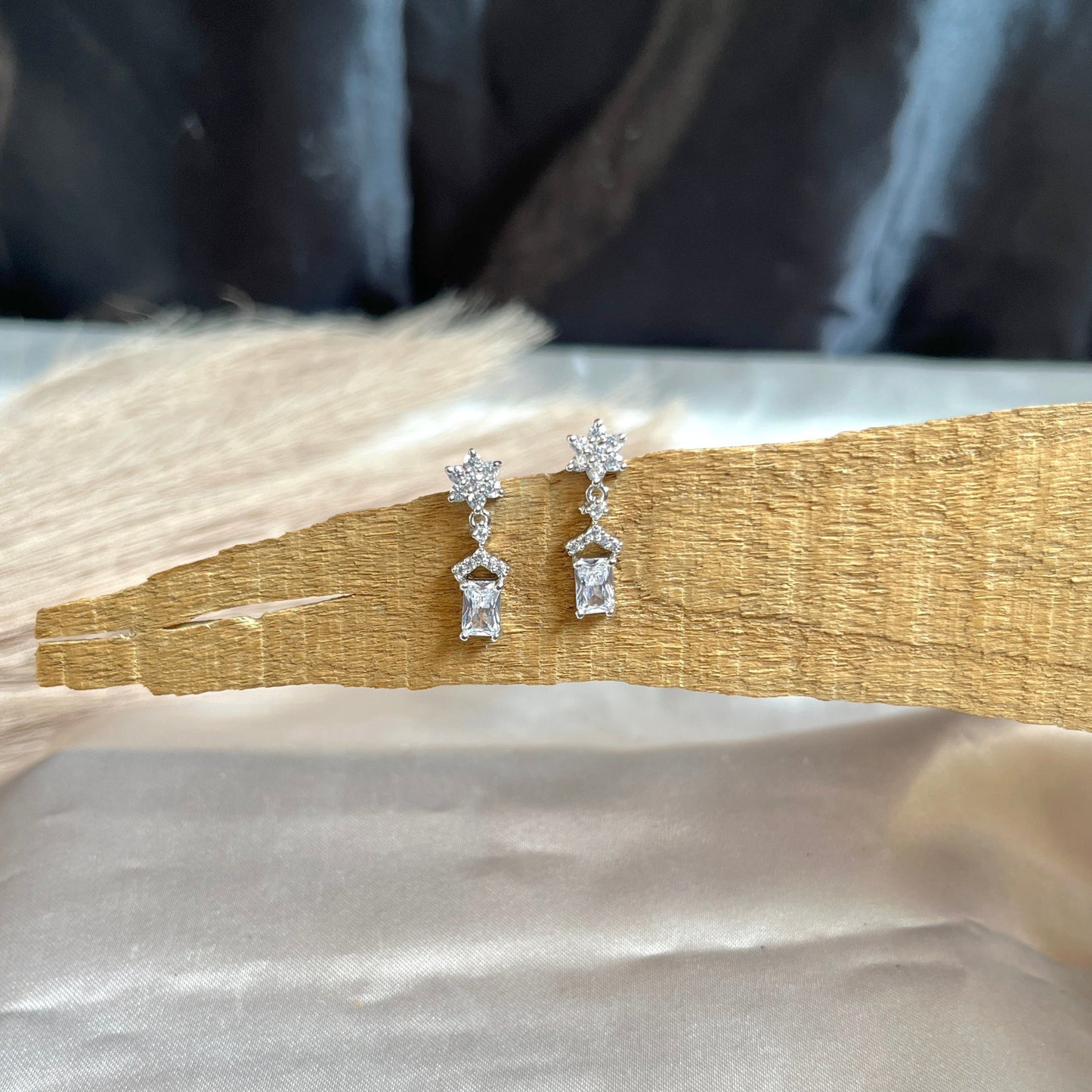 #diamondearrings #diamonds #diamond #diamondring #diamondnecklace #diamondjewelry #earrings #jewelry #diamondjewellery #jewellery #gold #diamondrings #finejewelry