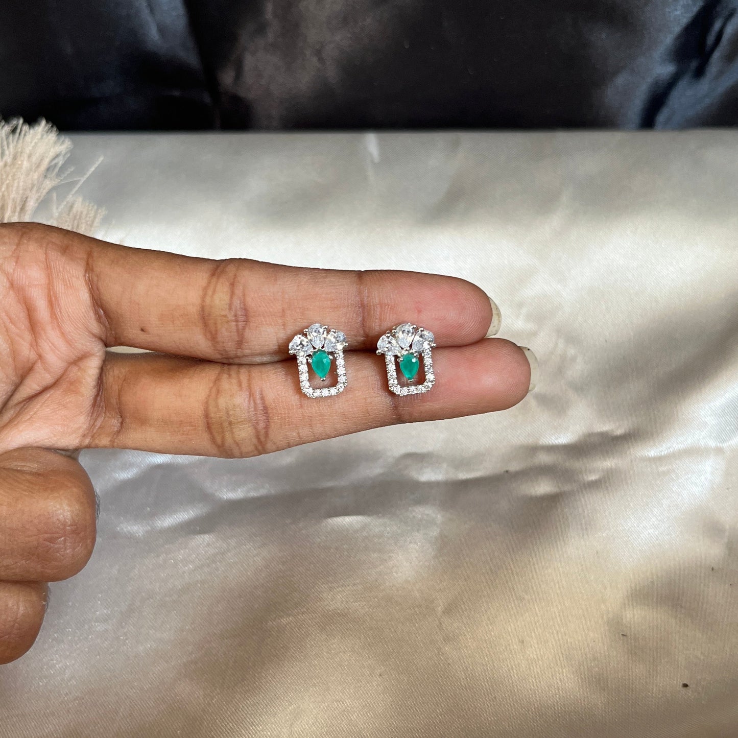 #diamondearrings #diamonds #diamond #diamondring #diamondnecklace #diamondjewelry #earrings #jewelry #diamondjewellery #jewellery #gold #diamondrings #finejewelry