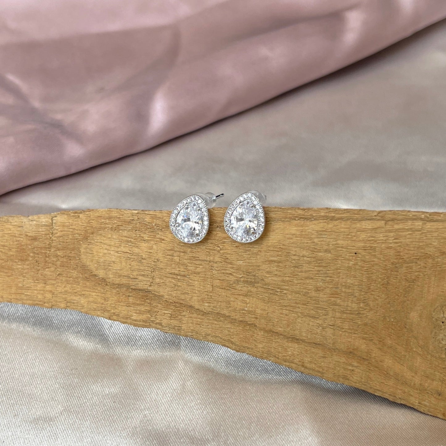 #stainlessteel #hercollection #forher #necklaces #bracelets #accessories #metal #küpe #giftideas #antitarnish #fashion #fashiontrends #onlinestore #new #stainlesssteelaccessories #earrings #stainlesssteel #explorepage #necklace #onlineshopping #custommade #gold #jewellerylove #jewellerydesign #accessoriesaddict #presents #newcollection #antitarnishjewelry