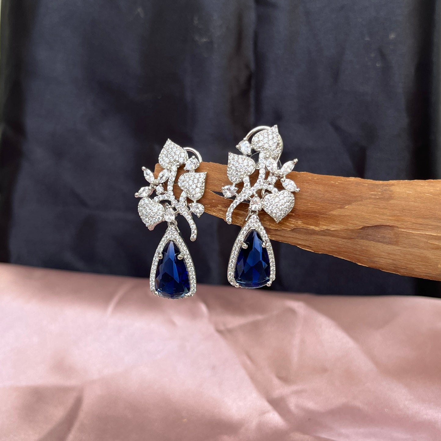 #diamondearrings #diamonds #diamond #diamondring #diamondnecklace #diamondjewelry #earrings #jewelry #diamondjewellery #jewellery #gold #diamondrings #finejewelry