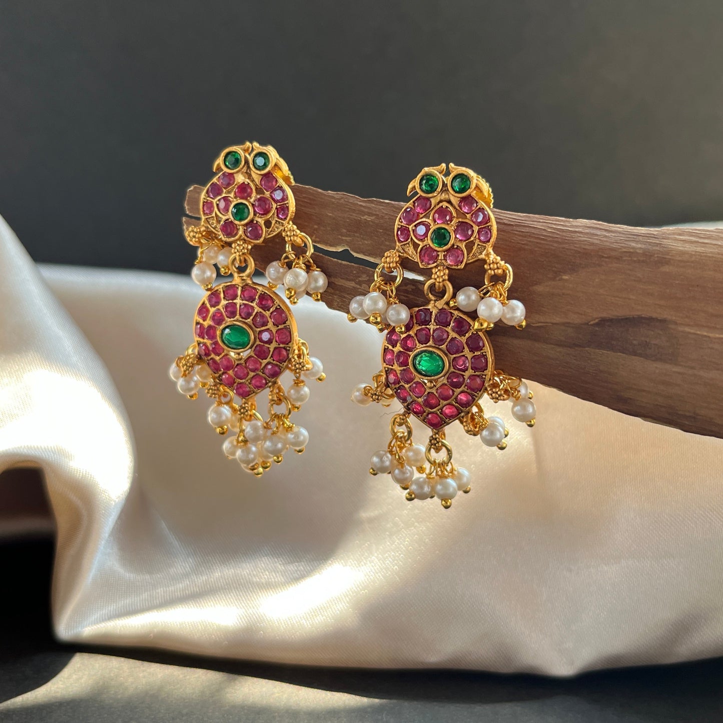 #onegram #bridaljewellery #onegramjewellery #destination #onlineshopping #onegramgold #accessories #jewellery #onegramgoldjewellery #nosepin #indianjewellery #rajwadijewellery #instagood #rajasthanijewellery #maharashtra #traditionaljewellery #instagram #mattjewellery #functionjewellery #maharastrainjewelery #bangles #kolhapurijewellery #partywearjewellery #mangalsutardesigns #insta #southjewellery #india #weddingjewellery #earrings #telangana