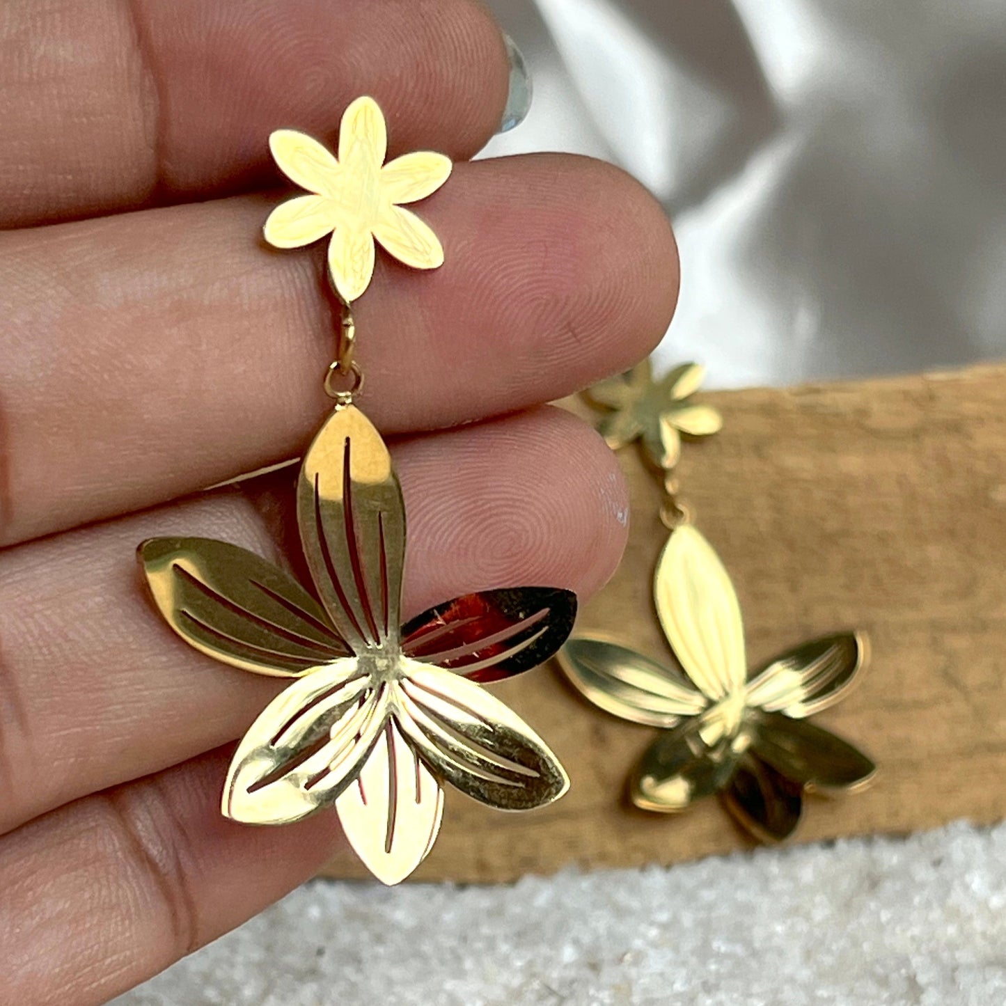 #stainlessteel #hercollection #forher #necklaces #bracelets #accessories #metal #küpe #giftideas #antitarnish #fashion #fashiontrends #onlinestore #new #stainlesssteelaccessories #earrings #stainlesssteel #explorepage #necklace #onlineshopping #custommade #gold #jewellerylove #jewellerydesign #accessoriesaddict #presents #newcollection #antitarnishjewelry