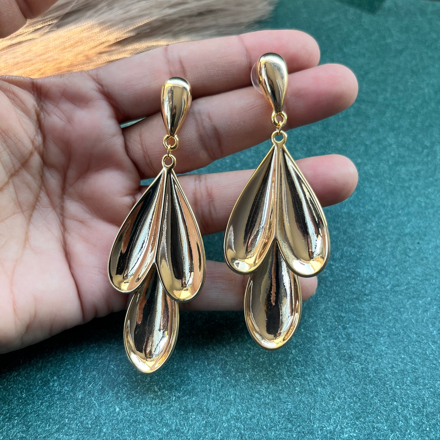 18K gold plated minimalist necklace anti-tarnish daily wear jewelry for women,18K gold plated dainty bracelet ,anti-tarnish finish, perfect for office wear and casual looks