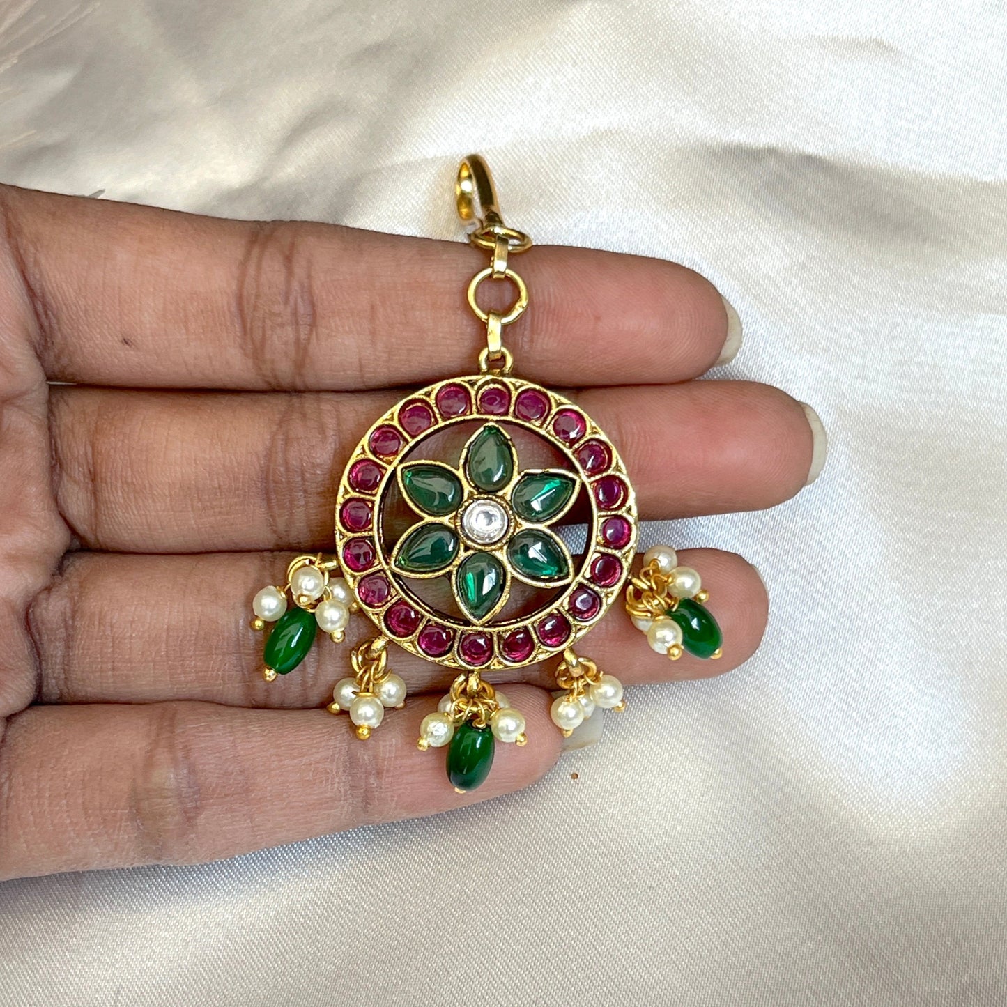 #mangtikka #necklace #earings #jewellery #medan #bridaljewellery #kalungindia #bangles #mathapatti #antingindiamurah #medanreview #medancity #lehengajakarta #medantalk #antingmurahmedan #jakartahits #accessoriesindia