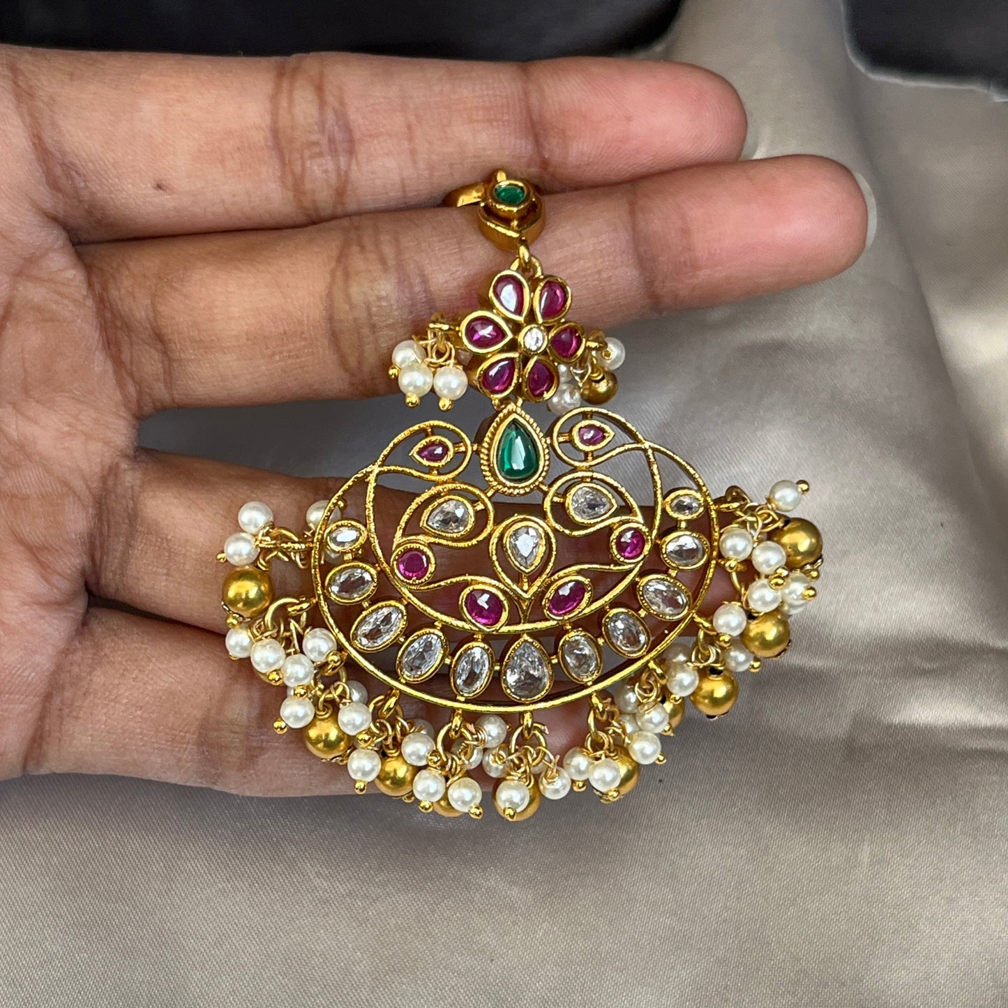 #mangtikka #necklace #earings #jewellery #medan #bridaljewellery #kalungindia #bangles #mathapatti #antingindiamurah #medanreview #medancity #lehengajakarta #medantalk #antingmurahmedan #jakartahits #accessoriesindia