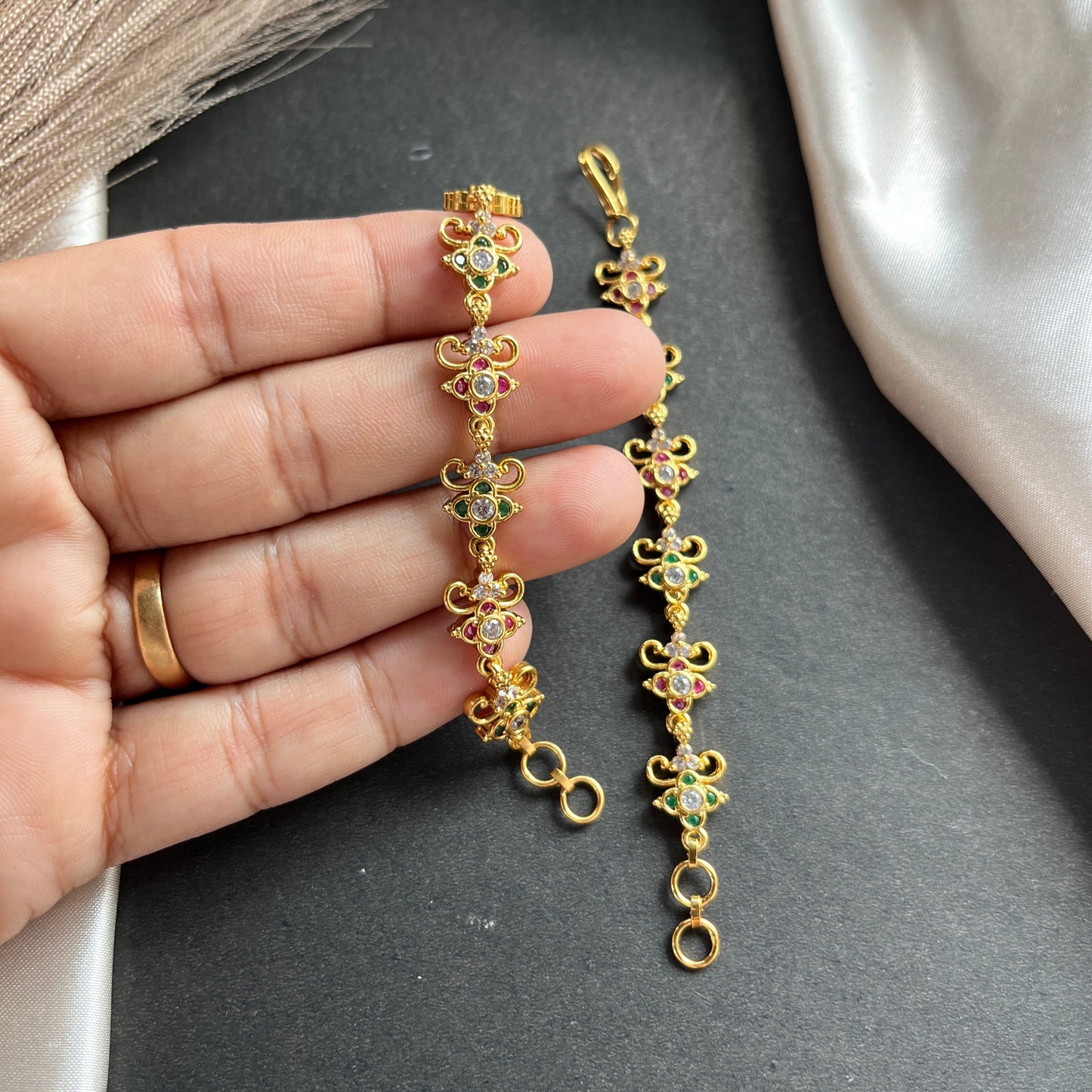 #onegram #bridaljewellery #onegramjewellery #destination #onlineshopping #onegramgold #accessories #jewellery #onegramgoldjewellery #nosepin #indianjewellery #rajwadijewellery #instagood #rajasthanijewellery #maharashtra #traditionaljewellery #instagram #mattjewellery #functionjewellery #maharastrainjewelery #bangles #kolhapurijewellery #partywearjewellery #mangalsutardesigns #insta #southjewellery #india #weddingjewellery #earrings #telangana