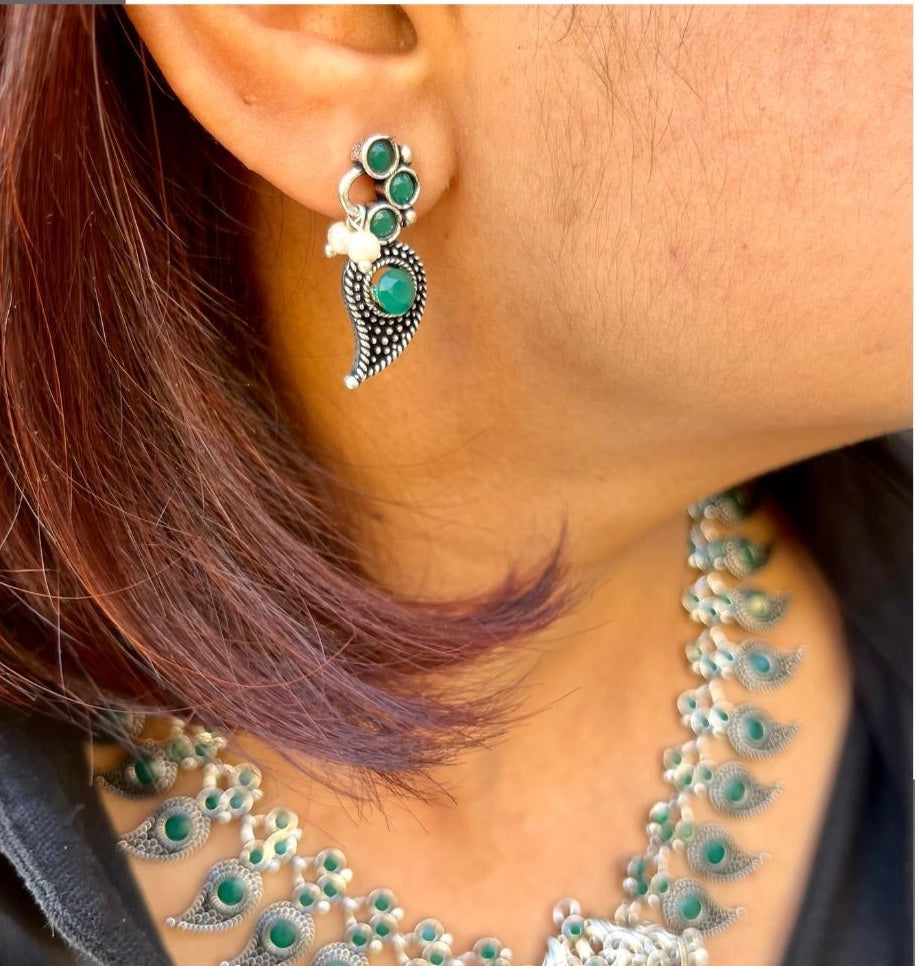 Green Stone Paisley Motif Necklace