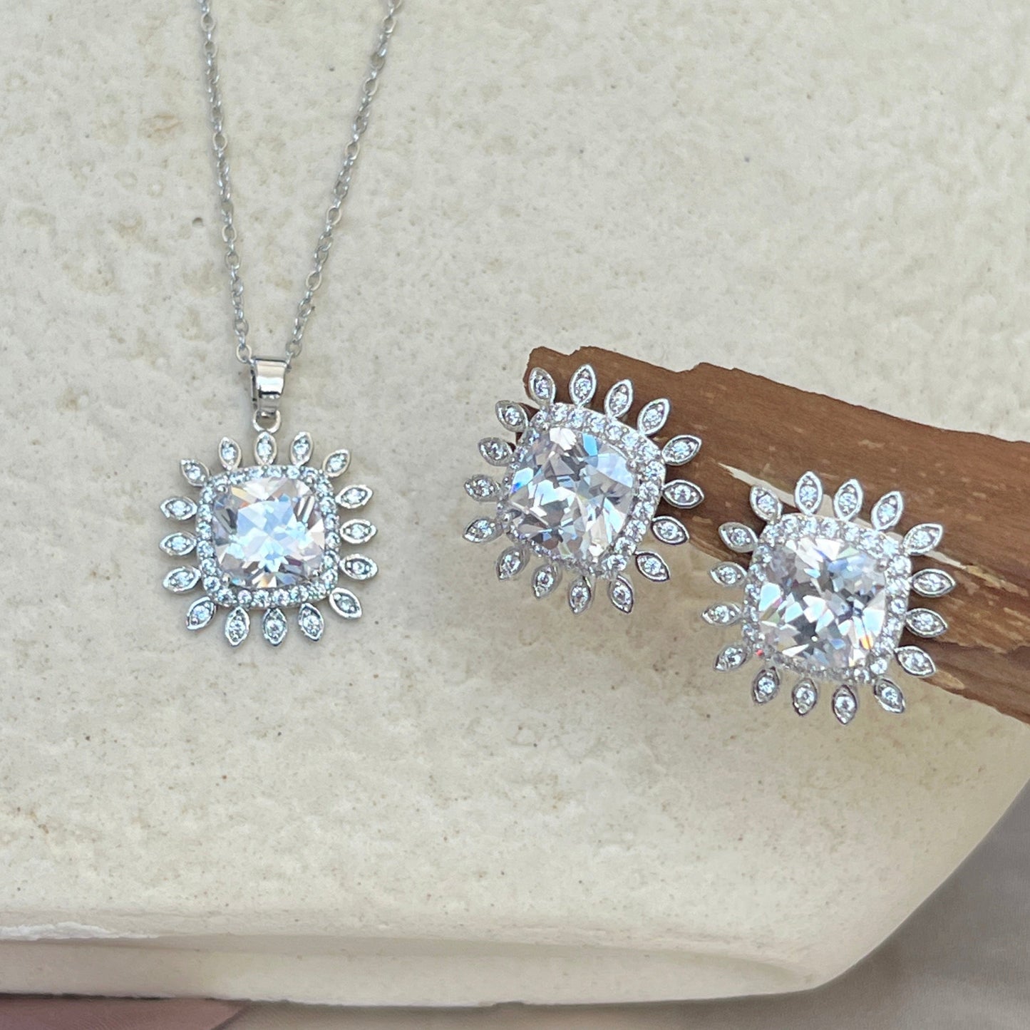 #stainlessteel #hercollection #forher #necklaces #bracelets #accessories #metal #küpe #giftideas #antitarnish #fashion #fashiontrends #onlinestore #new #stainlesssteelaccessories #earrings #stainlesssteel #explorepage #necklace #onlineshopping #custommade #gold #jewellerylove #jewellerydesign #accessoriesaddict #presents #newcollection #antitarnishjewelry