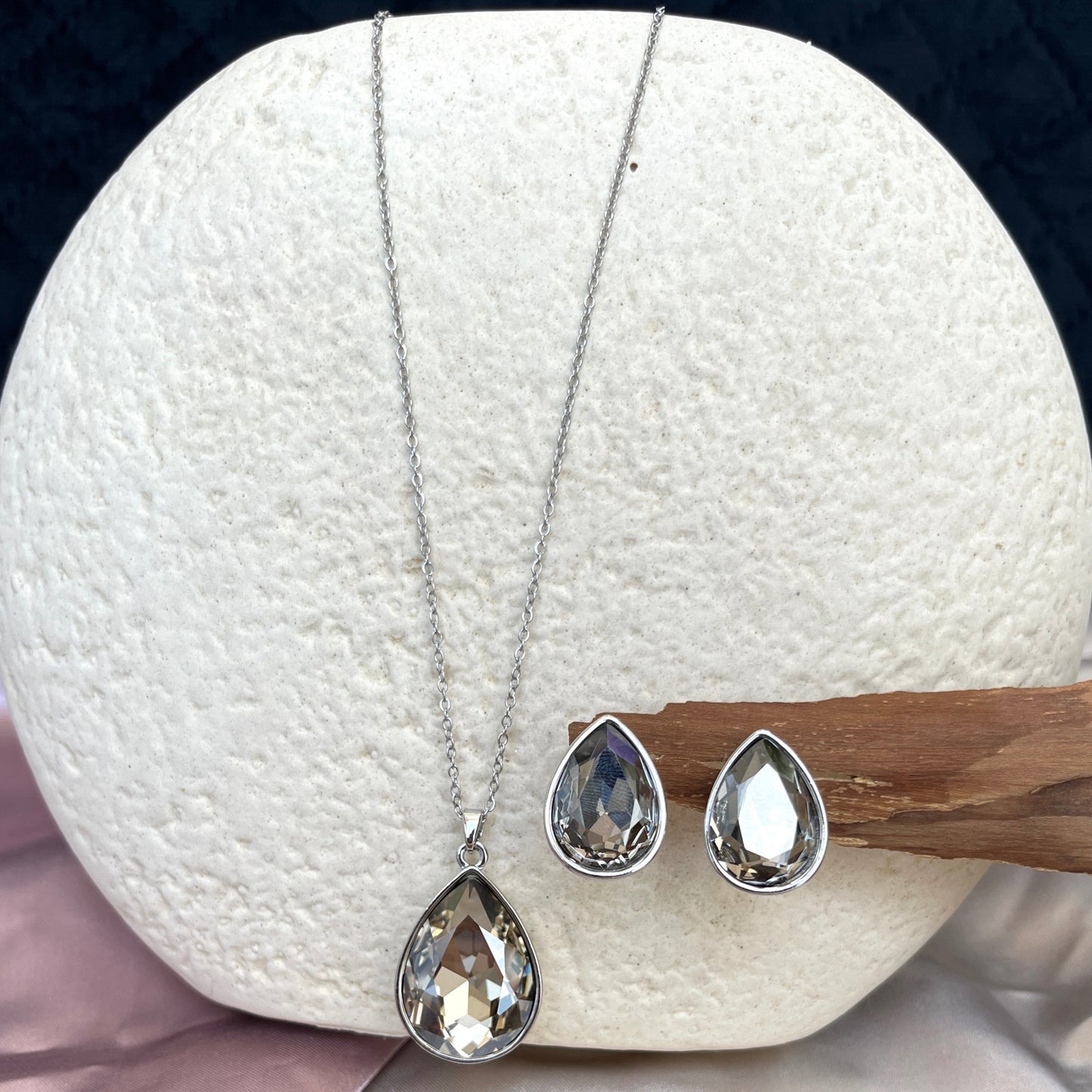 #stainlessteel #hercollection #forher #necklaces #bracelets #accessories #metal #küpe #giftideas #antitarnish #fashion #fashiontrends #onlinestore #new #stainlesssteelaccessories #earrings #stainlesssteel #explorepage #necklace #onlineshopping #custommade #gold #jewellerylove #jewellerydesign #accessoriesaddict #presents #newcollection #antitarnishjewelry