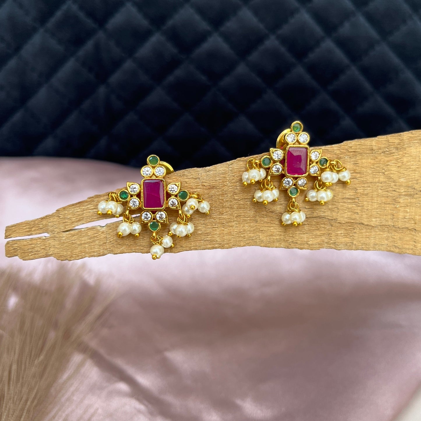 #onegram #bridaljewellery #onegramjewellery #destination #onlineshopping #onegramgold #accessories #jewellery #onegramgoldjewellery #nosepin #indianjewellery #rajwadijewellery #instagood #rajasthanijewellery #maharashtra #traditionaljewellery #instagram