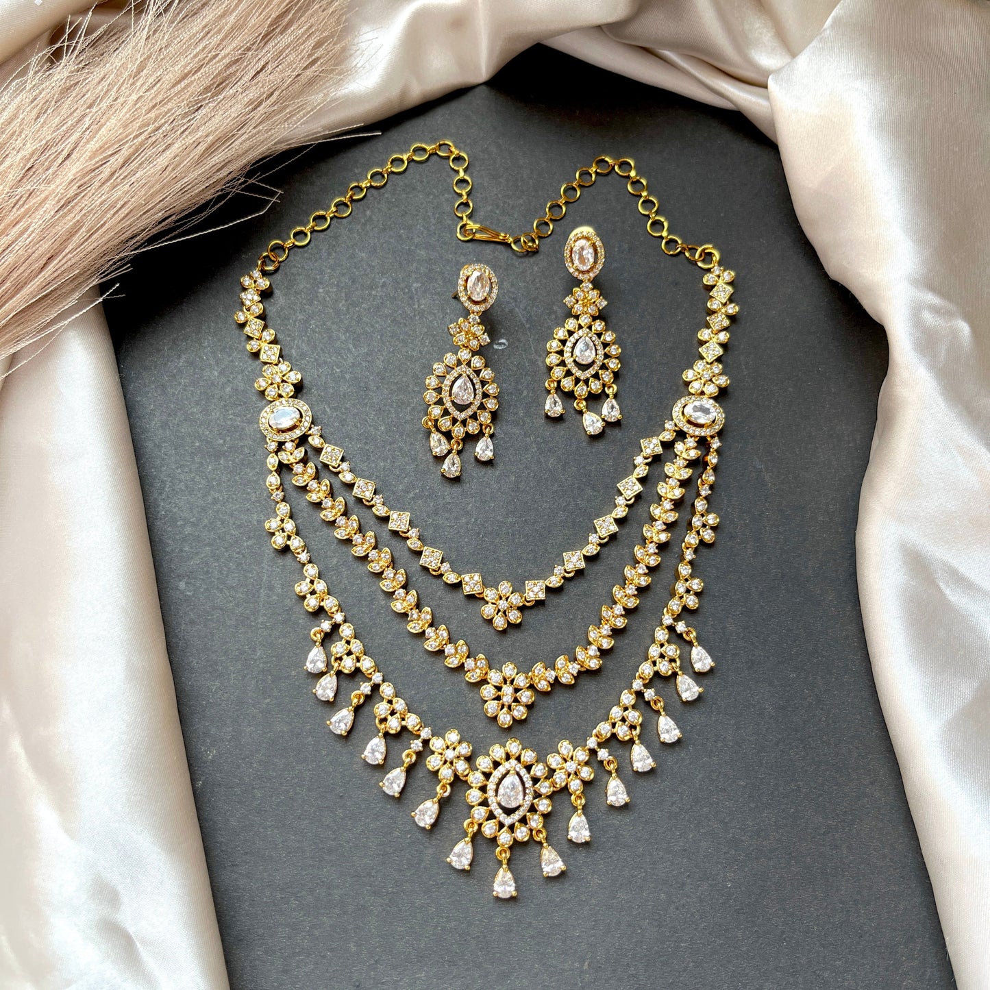 #onegram #bridaljewellery #onegramjewellery #destination #onlineshopping #onegramgold #accessories #jewellery #onegramgoldjewellery #nosepin #indianjewellery #rajwadijewellery #instagood #rajasthanijewellery #maharashtra #traditionaljewellery #instagram #mattjewellery #functionjewellery #maharastrainjewelery #bangles #kolhapurijewellery #partywearjewellery #mangalsutardesigns #insta #southjewellery #india #weddingjewellery #earrings #telangana