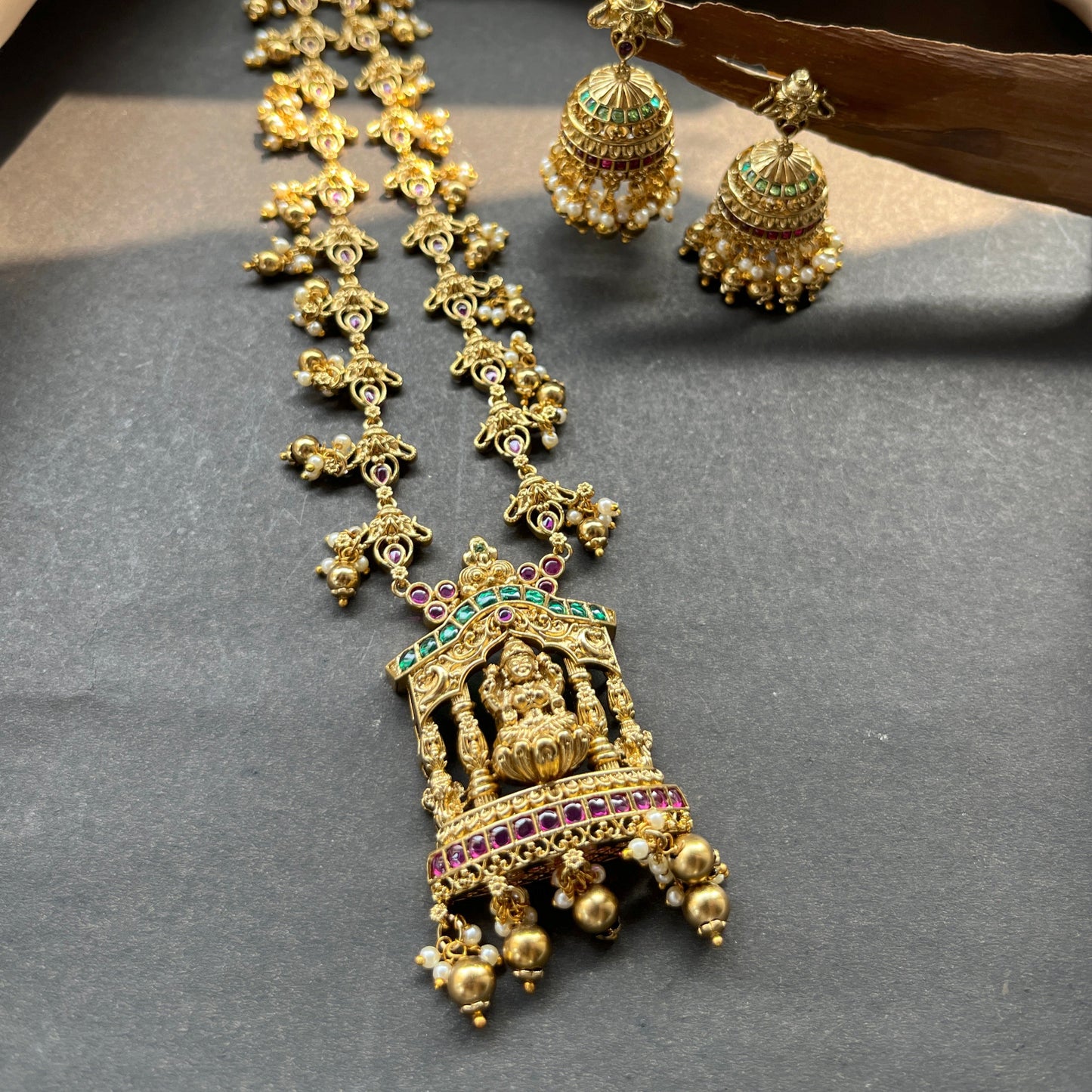 #onegram #bridaljewellery #onegramjewellery #destination #onlineshopping #onegramgold #accessories #jewellery #onegramgoldjewellery #nosepin #indianjewellery #rajwadijewellery #instagood #rajasthanijewellery #maharashtra #traditionaljewellery #instagram #mattjewellery #functionjewellery #maharastrainjewelery #bangles #kolhapurijewellery #partywearjewellery #mangalsutardesigns #insta #southjewellery #india #weddingjewellery #earrings #telangana