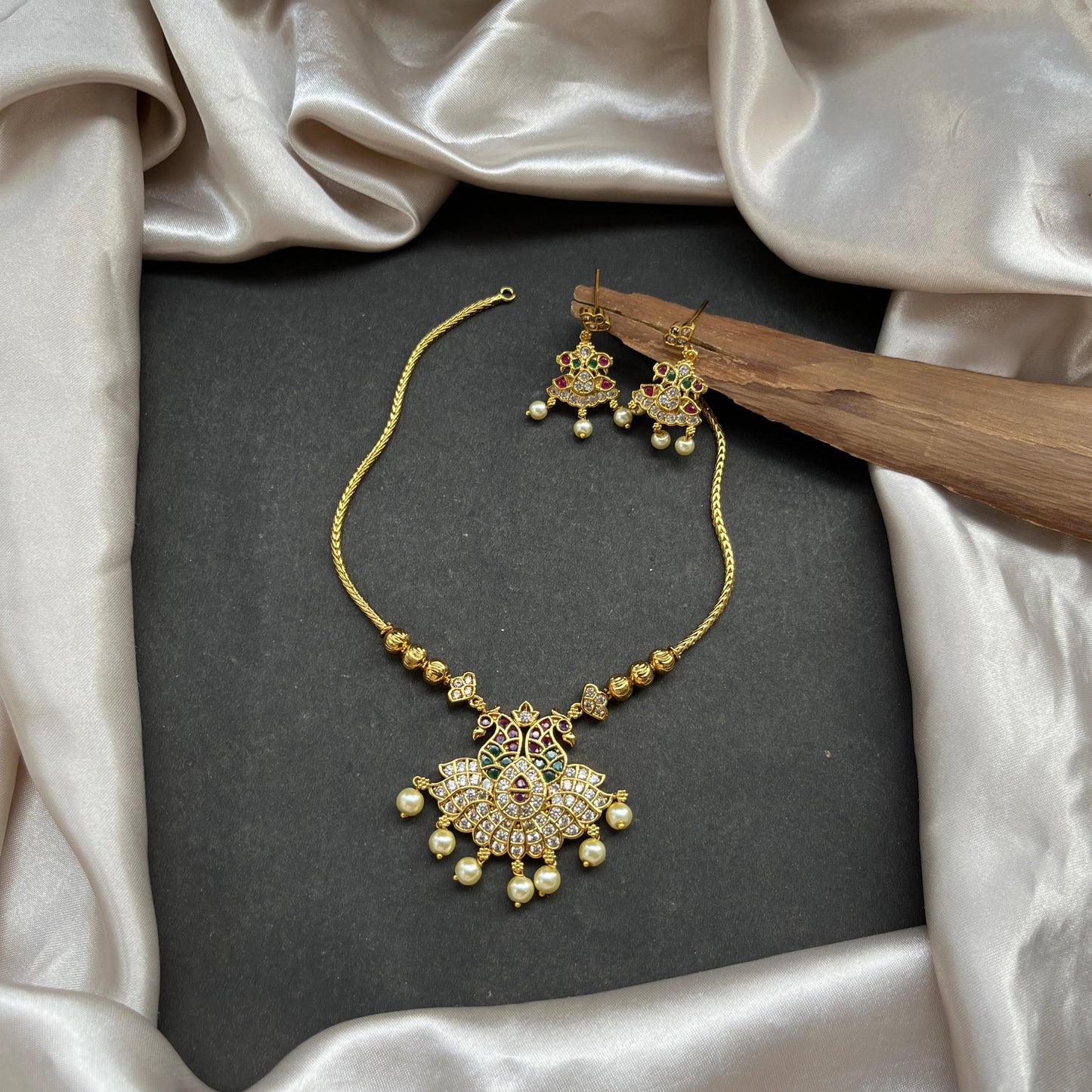 Gold look alike necklace set,Imitation jewelry,Artificial necklace set,Bridal / festive wear,Temple design / kundan / matte gold finish,Designer / traditional / ethnic