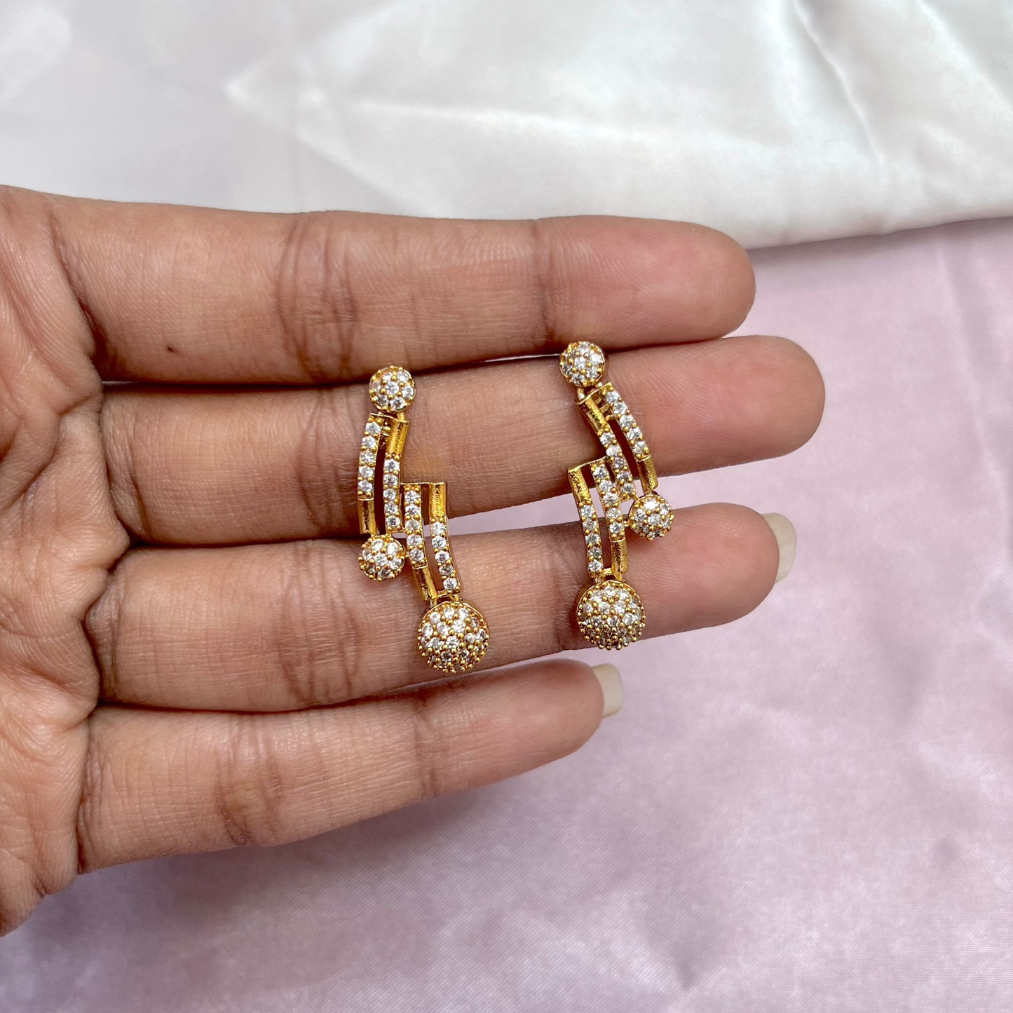 #onegram #bridaljewellery #onegramjewellery #destination #onlineshopping #onegramgold #accessories #jewellery #onegramgoldjewellery #nosepin #indianjewellery #rajwadijewellery #instagood #rajasthanijewellery #maharashtra #traditionaljewellery #instagram #mattjewellery #functionjewellery #maharastrainjewelery #bangles #kolhapurijewellery #partywearjewellery #mangalsutardesigns #insta #southjewellery #india #weddingjewellery #earrings #telangana
