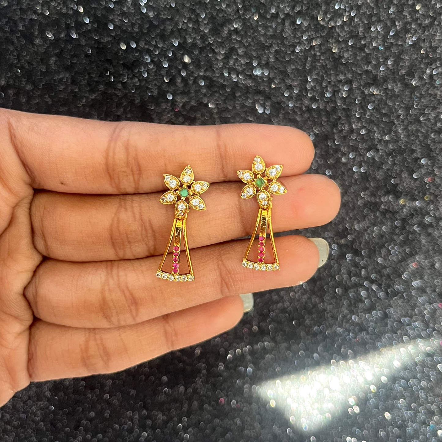 #onegram #bridaljewellery #onegramjewellery #destination #onlineshopping #onegramgold #accessories #jewellery #onegramgoldjewellery #nosepin #indianjewellery #rajwadijewellery #instagood #rajasthanijewellery #maharashtra #traditionaljewellery #instagram #mattjewellery #functionjewellery #maharastrainjewelery #bangles #kolhapurijewellery #partywearjewellery #mangalsutardesigns #insta #southjewellery #india #weddingjewellery #earrings #telangana
