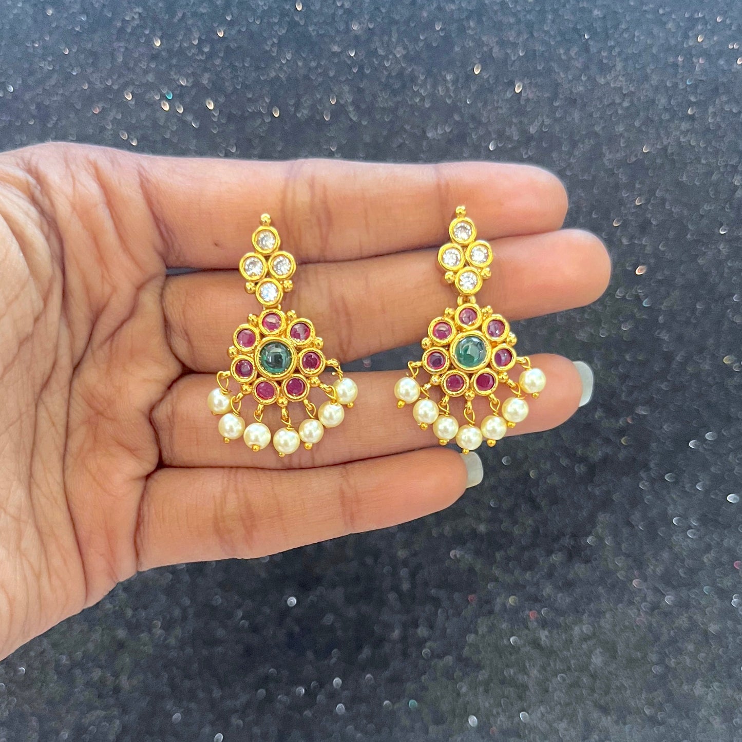 #onegram #bridaljewellery #onegramjewellery #destination #onlineshopping #onegramgold #accessories #jewellery #onegramgoldjewellery #nosepin #indianjewellery #rajwadijewellery #instagood #rajasthanijewellery #maharashtra #traditionaljewellery #instagram #mattjewellery #functionjewellery #maharastrainjewelery #bangles #kolhapurijewellery #partywearjewellery #mangalsutardesigns #insta #southjewellery #india #weddingjewellery #earrings #telangana