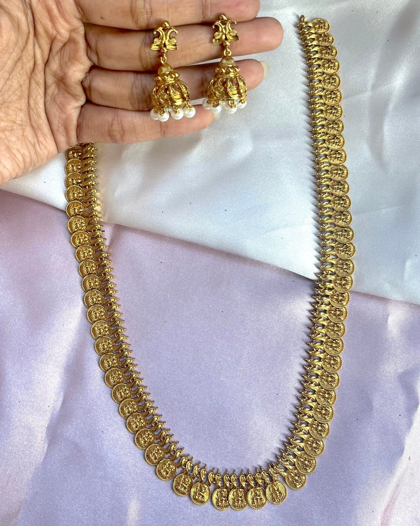#onegram #bridaljewellery #onegramjewellery #destination #onlineshopping #onegramgold #accessories #jewellery #onegramgoldjewellery #nosepin #indianjewellery #rajwadijewellery #instagood #rajasthanijewellery #maharashtra #traditionaljewellery #instagram #mattjewellery #functionjewellery #maharastrainjewelery #bangles #kolhapurijewellery #partywearjewellery #mangalsutardesigns #insta #southjewellery #india #weddingjewellery #earrings #telangana