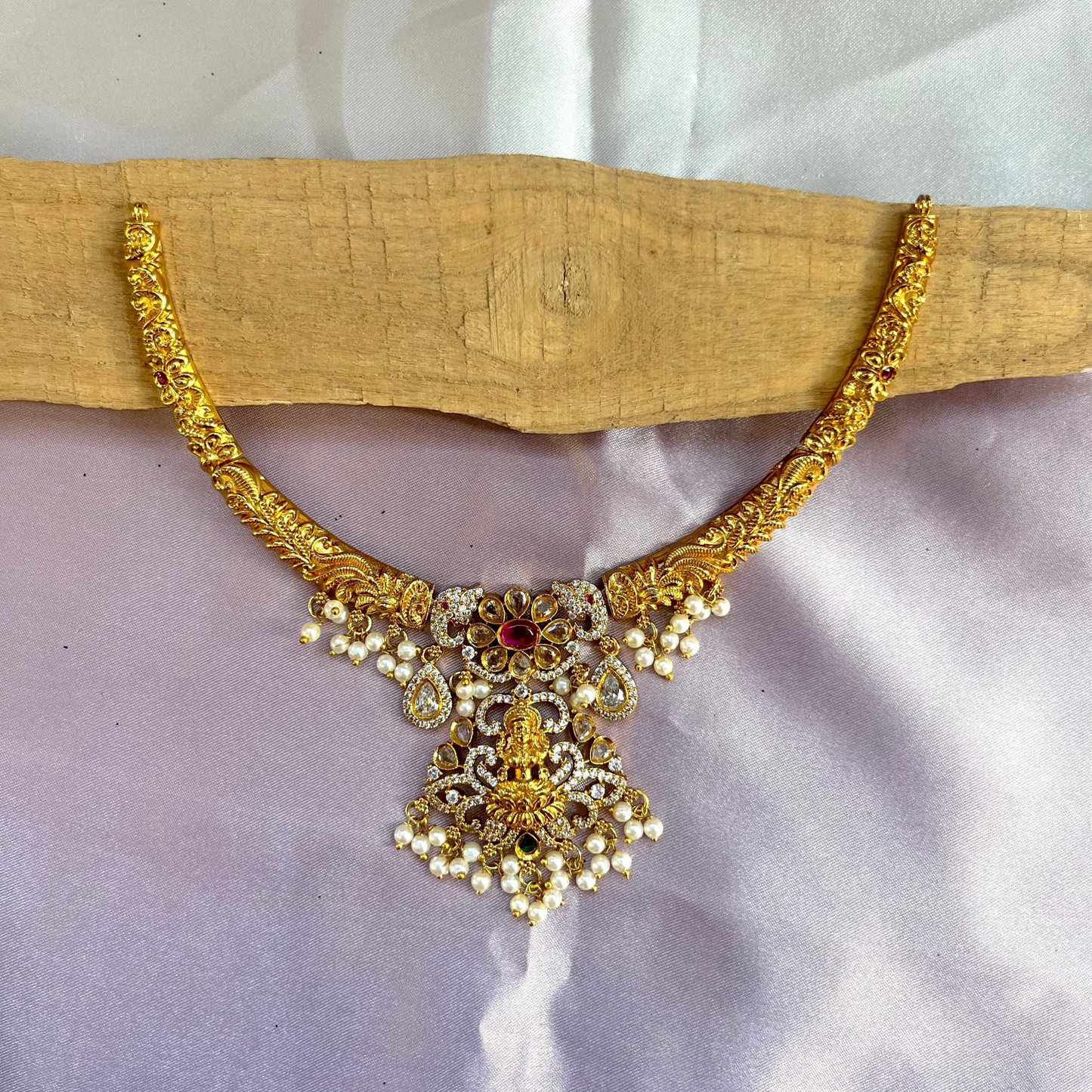 #onegram #bridaljewellery #onegramjewellery #destination #onlineshopping #onegramgold #accessories #jewellery #onegramgoldjewellery #nosepin #indianjewellery #rajwadijewellery #instagood #rajasthanijewellery #maharashtra #traditionaljewellery #instagram #mattjewellery #functionjewellery #maharastrainjewelery #bangles #kolhapurijewellery #partywearjewellery #mangalsutardesigns #insta #southjewellery #india #weddingjewellery #earrings #telangana