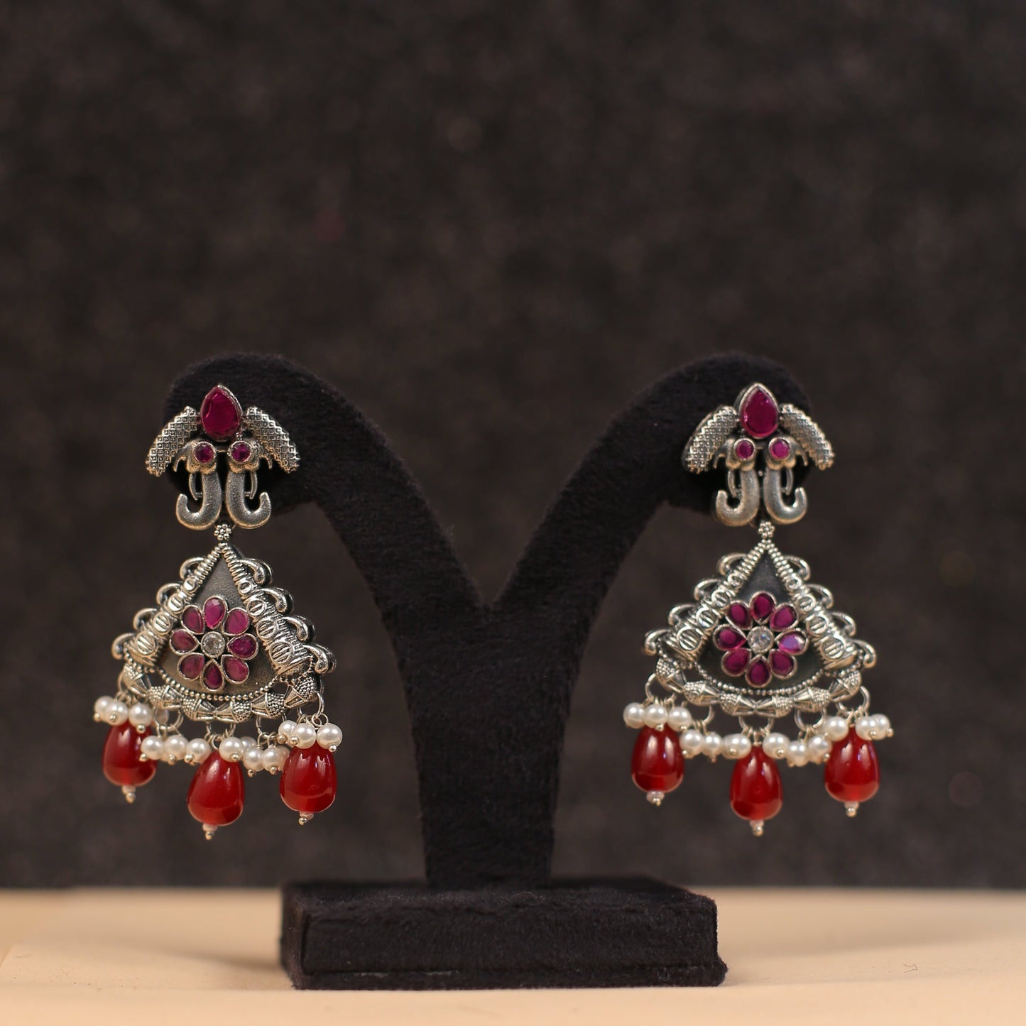 Silver Look Elephant Motif Hasli