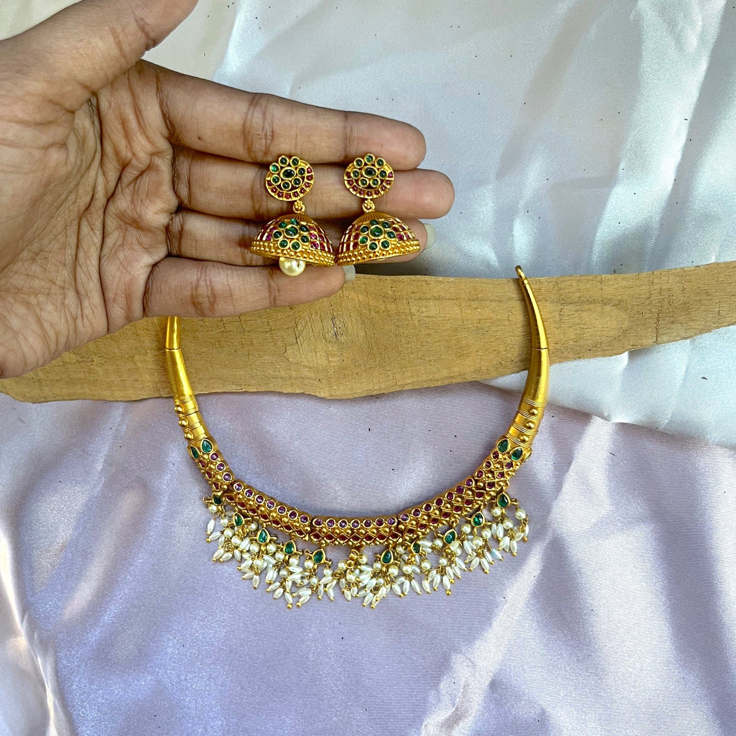 #templejewellery #meenakarijewellery #silverjewellery #chandbali #kempjewellery #fashionjewellery #oxidizedjewelry #trendy #mumbai #onlinejewellery #fashionblogger #imitationjewellery #chennaijewellery #jumka #india #bridaljewellery #indianaccessories #kemp #freeshipping #oxidized #antiquejewelry #templejewelry #bangles #celebrityjewellery #jhumki #love #aaram #dancejewelry #oxidizejewellery #silveralike#BlackBeads#Mangalsutra