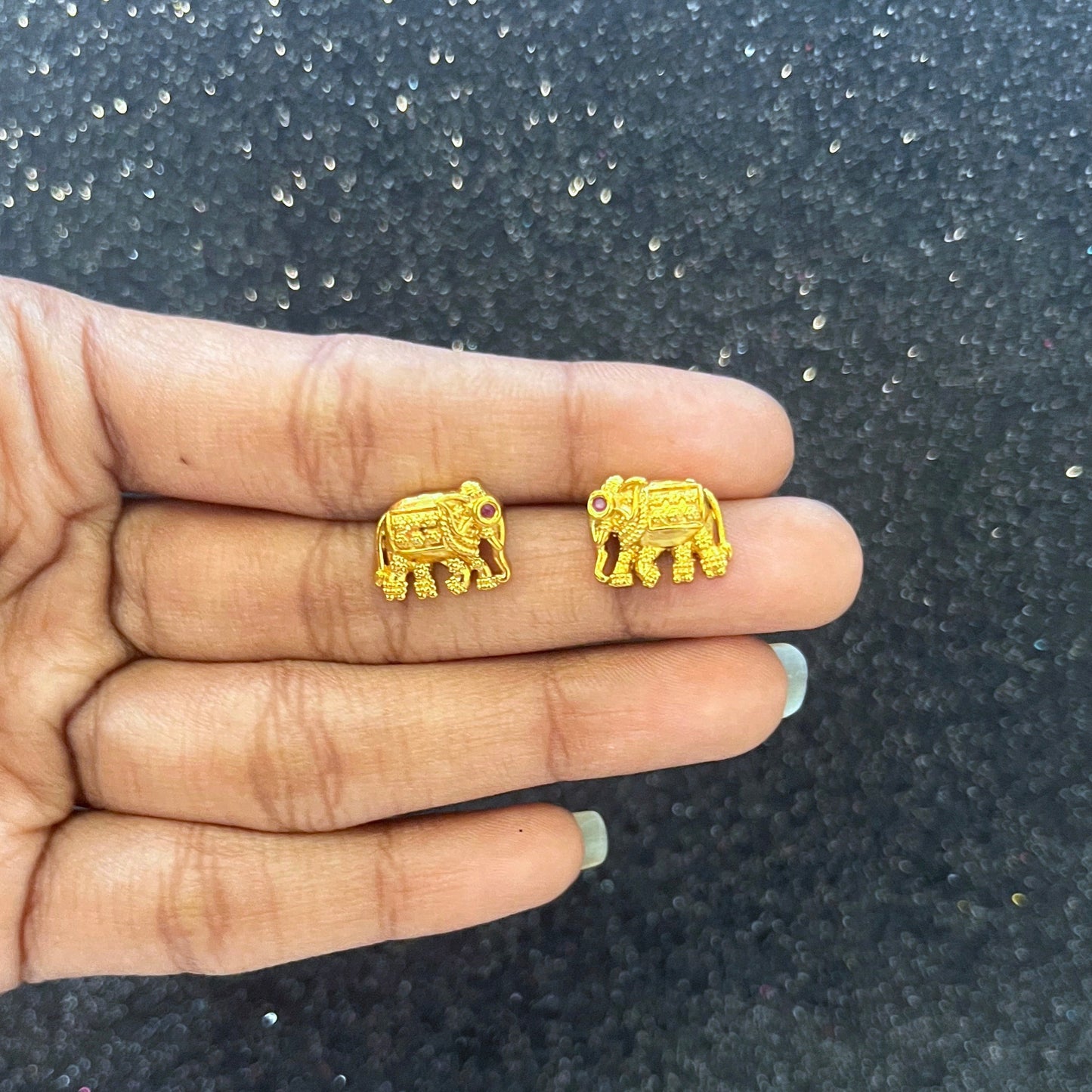 #onegram #bridaljewellery #onegramjewellery #destination #onlineshopping #onegramgold #accessories #jewellery #onegramgoldjewellery #nosepin #indianjewellery #rajwadijewellery #instagood #rajasthanijewellery #maharashtra #traditionaljewellery #instagram #mattjewellery #functionjewellery #maharastrainjewelery #bangles #kolhapurijewellery #partywearjewellery #mangalsutardesigns #insta #southjewellery #india #weddingjewellery #earrings #telangana