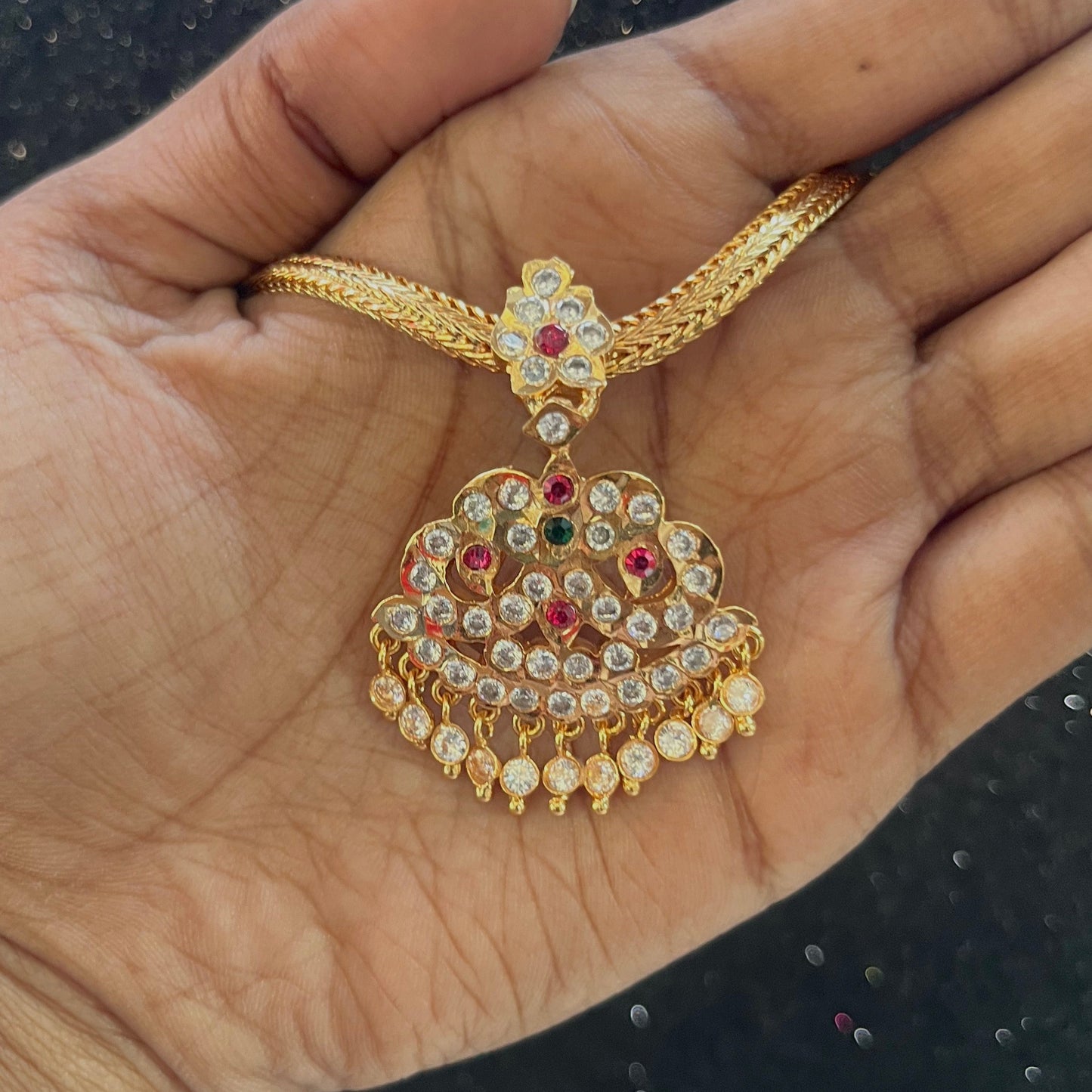#onegram #bridaljewellery #onegramjewellery #destination #onlineshopping #onegramgold #accessories #jewellery #onegramgoldjewellery #nosepin #indianjewellery #rajwadijewellery #instagood #rajasthanijewellery #maharashtra #traditionaljewellery #instagram #mattjewellery #functionjewellery #maharastrainjewelery #bangles #kolhapurijewellery #partywearjewellery #mangalsutardesigns #insta #southjewellery #india #weddingjewellery #earrings #telangana