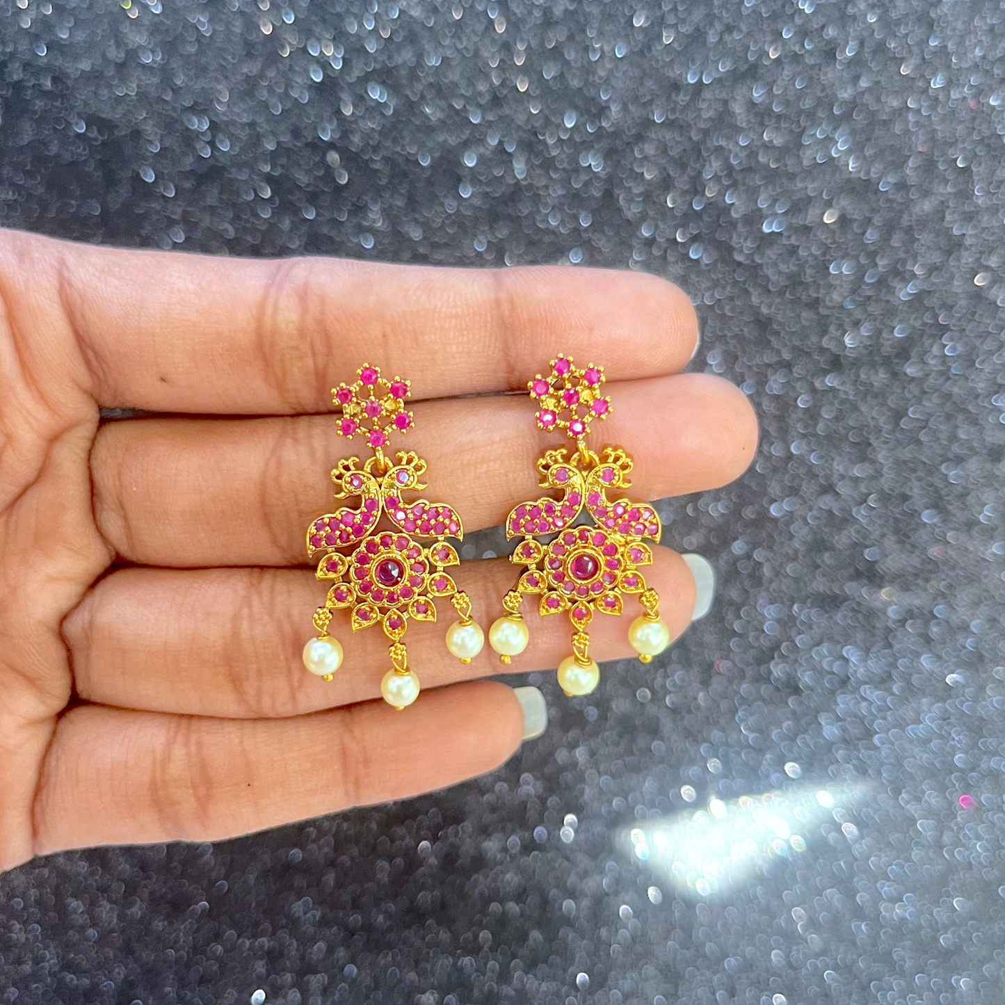 #onegram #bridaljewellery #onegramjewellery #destination #onlineshopping #onegramgold #accessories #jewellery #onegramgoldjewellery #nosepin #indianjewellery #rajwadijewellery #instagood #rajasthanijewellery #maharashtra #traditionaljewellery #instagram #mattjewellery #functionjewellery #maharastrainjewelery #bangles #kolhapurijewellery #partywearjewellery #mangalsutardesigns #insta #southjewellery #india #weddingjewellery #earrings #telangana
