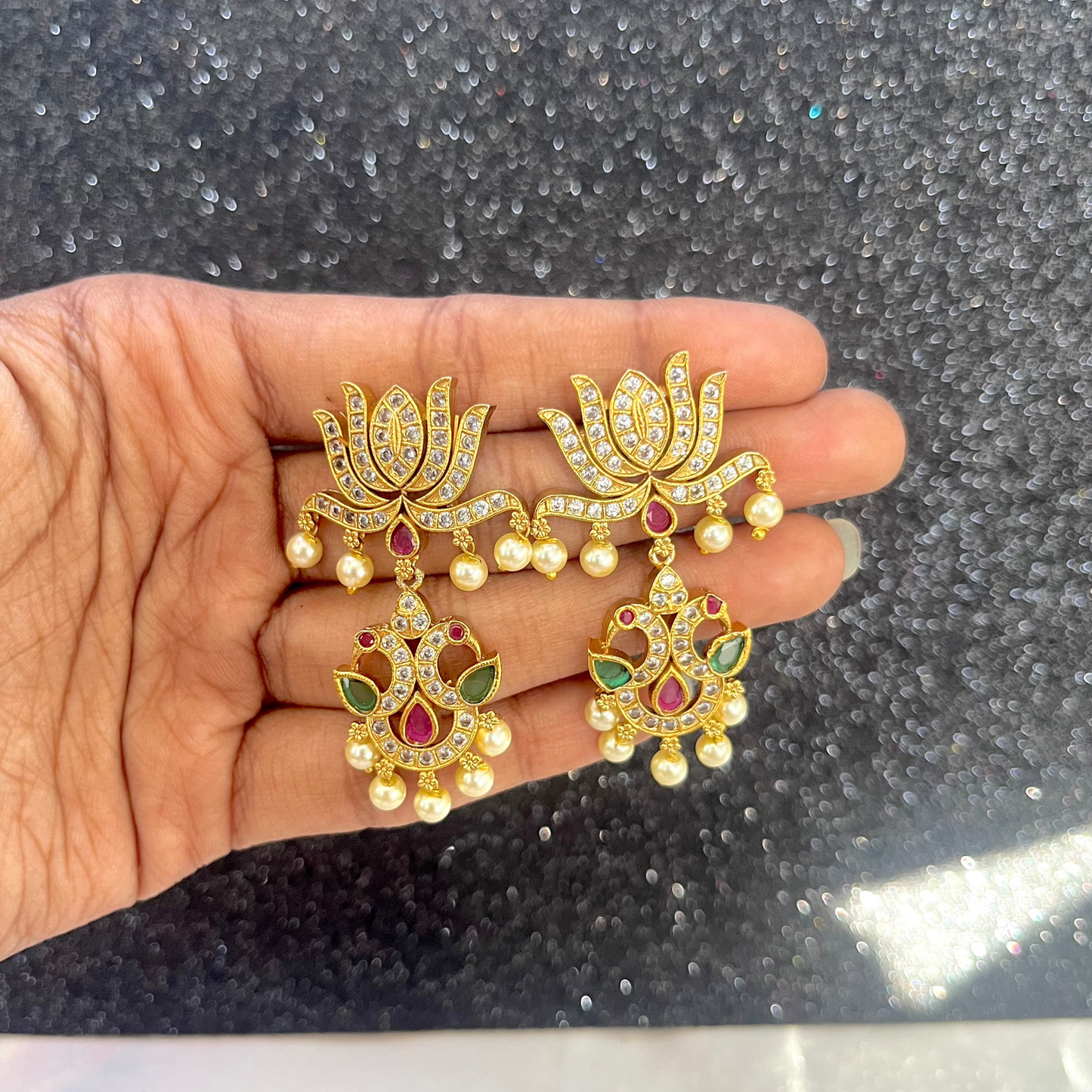 #onegram #bridaljewellery #onegramjewellery #destination #onlineshopping #onegramgold #accessories #jewellery #onegramgoldjewellery #nosepin #indianjewellery #rajwadijewellery #instagood #rajasthanijewellery #maharashtra #traditionaljewellery #instagram #mattjewellery #functionjewellery #maharastrainjewelery #bangles #kolhapurijewellery #partywearjewellery #mangalsutardesigns #insta #southjewellery #india #weddingjewellery #earrings #telangana
