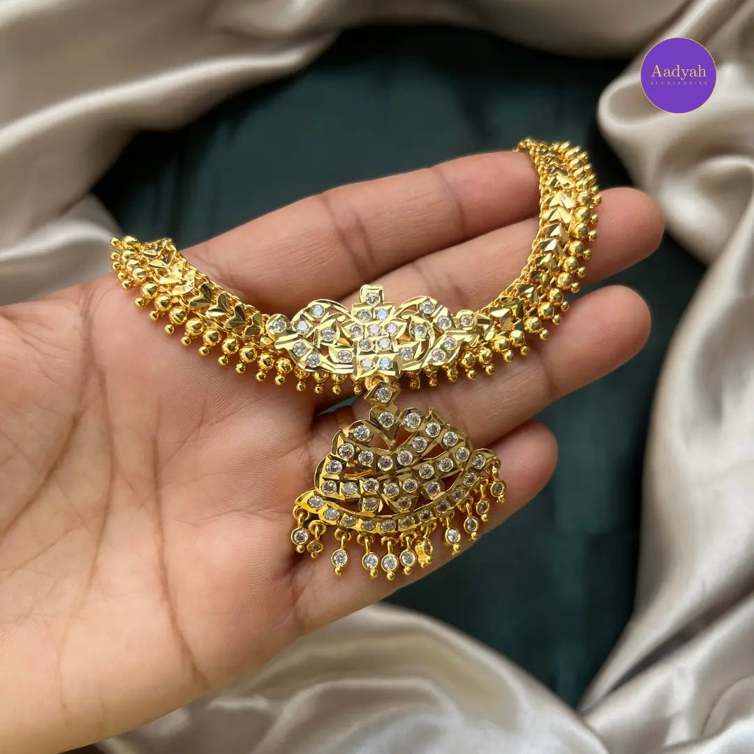 Pancholaham Short Necklace - White