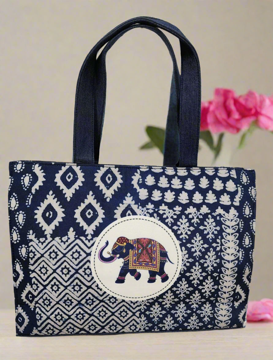 #tasimport #fashionblogger #tasselempang #instagood #fashionista #tascewek #like #sale #travel #instagram #design #handmadebag #tasbranded #bagaddict #clutchbag #bagsforsale #dompet #newcollection #beg #tascantik #jualtas #gift #madeinitaly #slingbagmurah #onlineshop #bagshop #travelbag