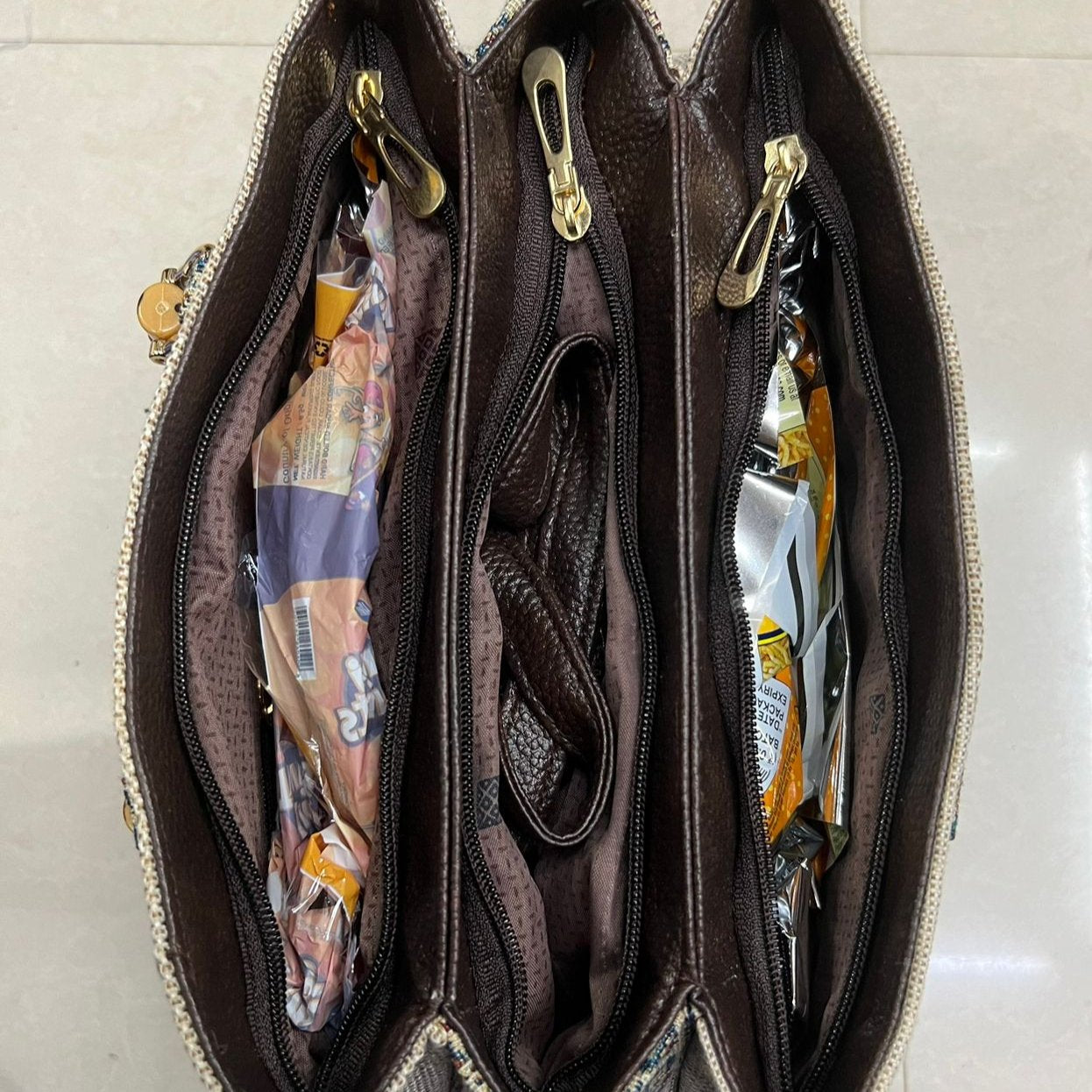 #tasimport #fashionblogger #tasselempang #instagood #fashionista #tascewek #like #sale #travel #instagram #design #handmadebag #tasbranded #bagaddict #clutchbag #bagsforsale #dompet #newcollection #beg #tascantik #jualtas #gift #madeinitaly #slingbagmurah #onlineshop #bagshop #travelbag #louisvuitton #lv #outfit