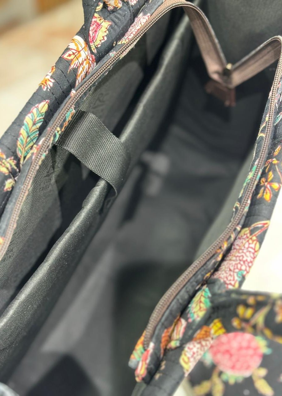 #tasimport #fashionblogger #tasselempang #instagood #fashionista #tascewek #like #sale #travel #instagram #design #handmadebag #tasbranded #bagaddict #clutchbag #bagsforsale #dompet #newcollection #beg #tascantik #jualtas #gift #madeinitaly #slingbagmurah #onlineshop #bagshop #travelbag #louisvuitton #lv #outfit