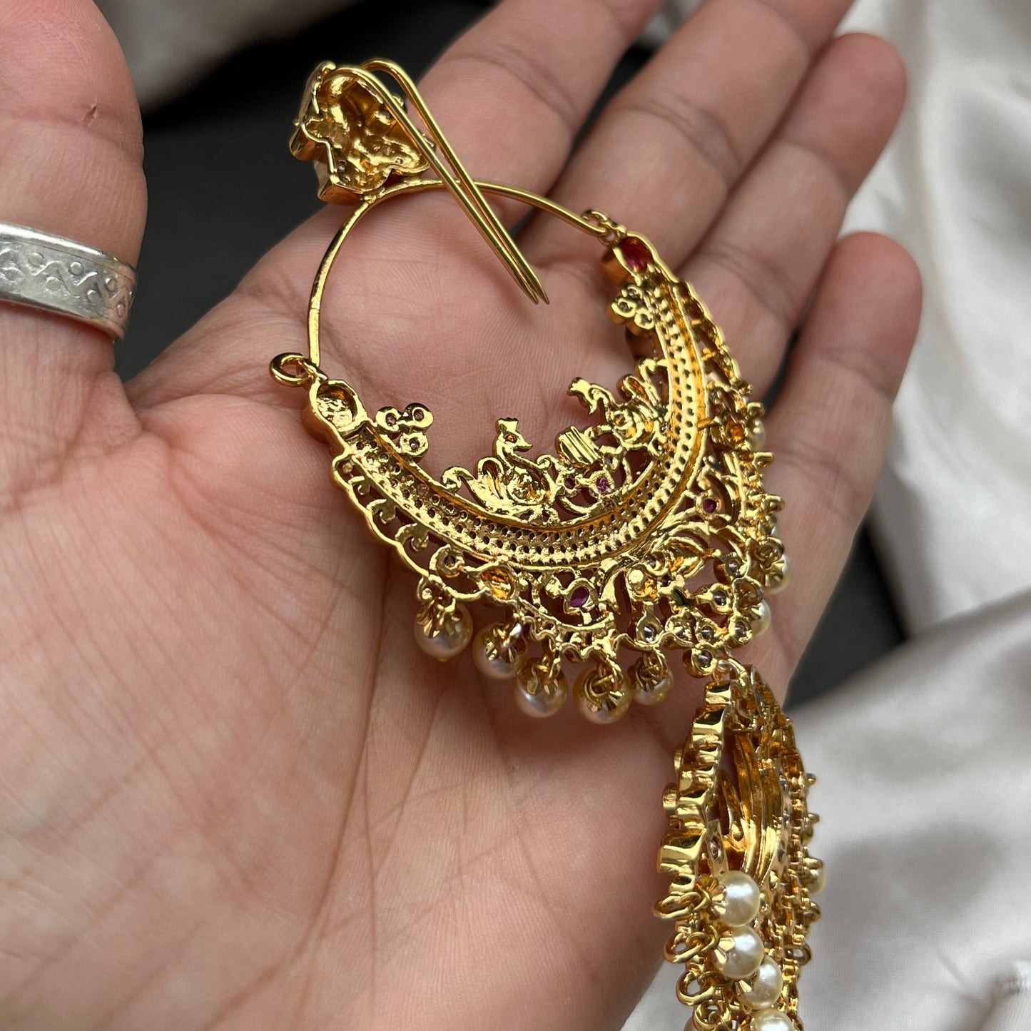 Gold tone hair accessories , Jada Billa online Traditional hair jewellery Indian bridal hair accessories Temple jewellery hair pin Gold hair pin design  Festive hair accessories South Indian hair jewellery Ethnic hair ornaments Designer hair pin for weddings

