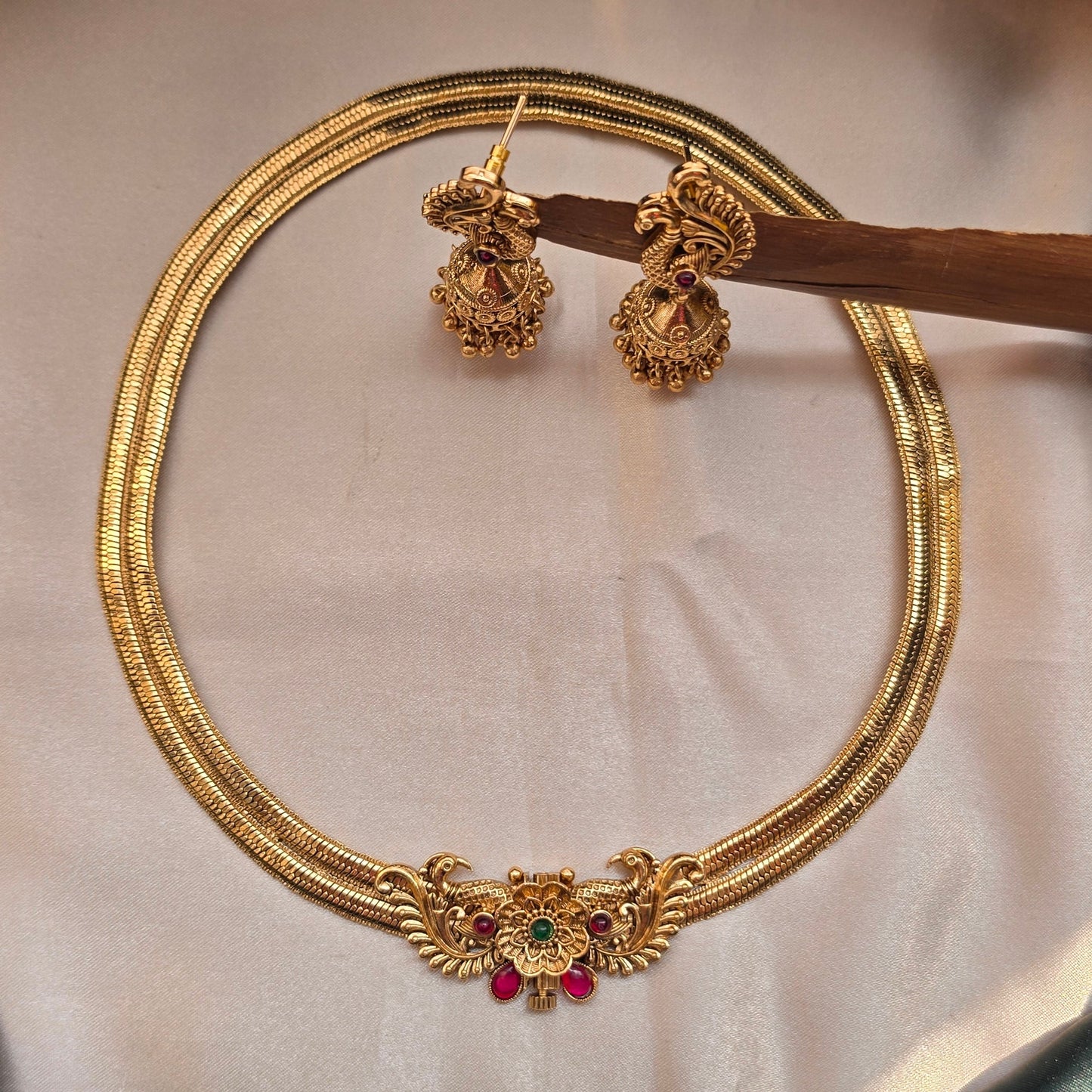 Designer Gold Look set - Centre Screw model opening