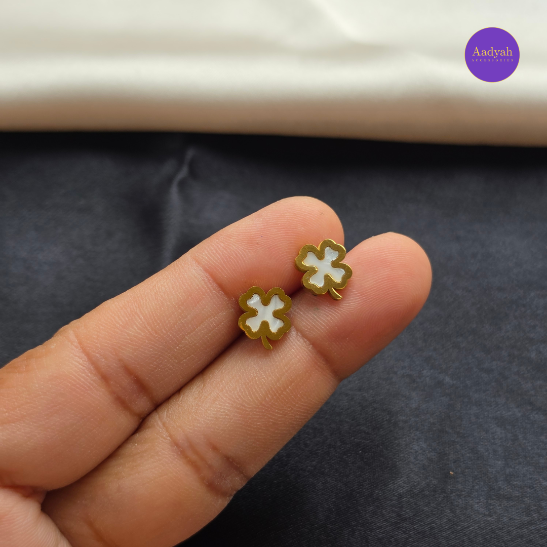 Lucky Clover - Small Stud