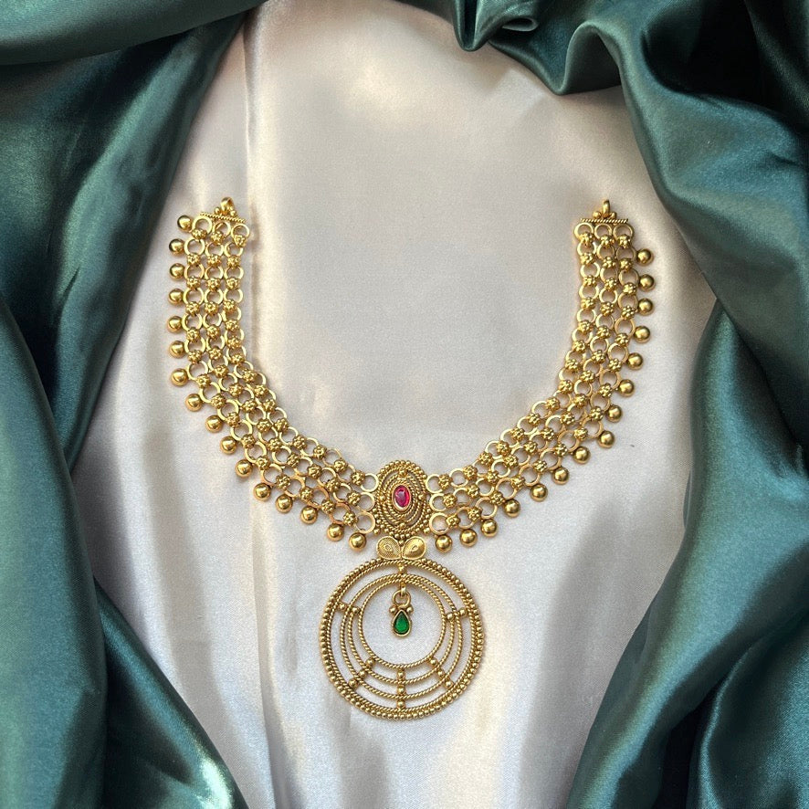 Gold look alike necklace set with matching earrings – traditional bridal imitation jewelry,Traditional gold tone necklace set – imitation kundan jewelry for festive and bridal wear