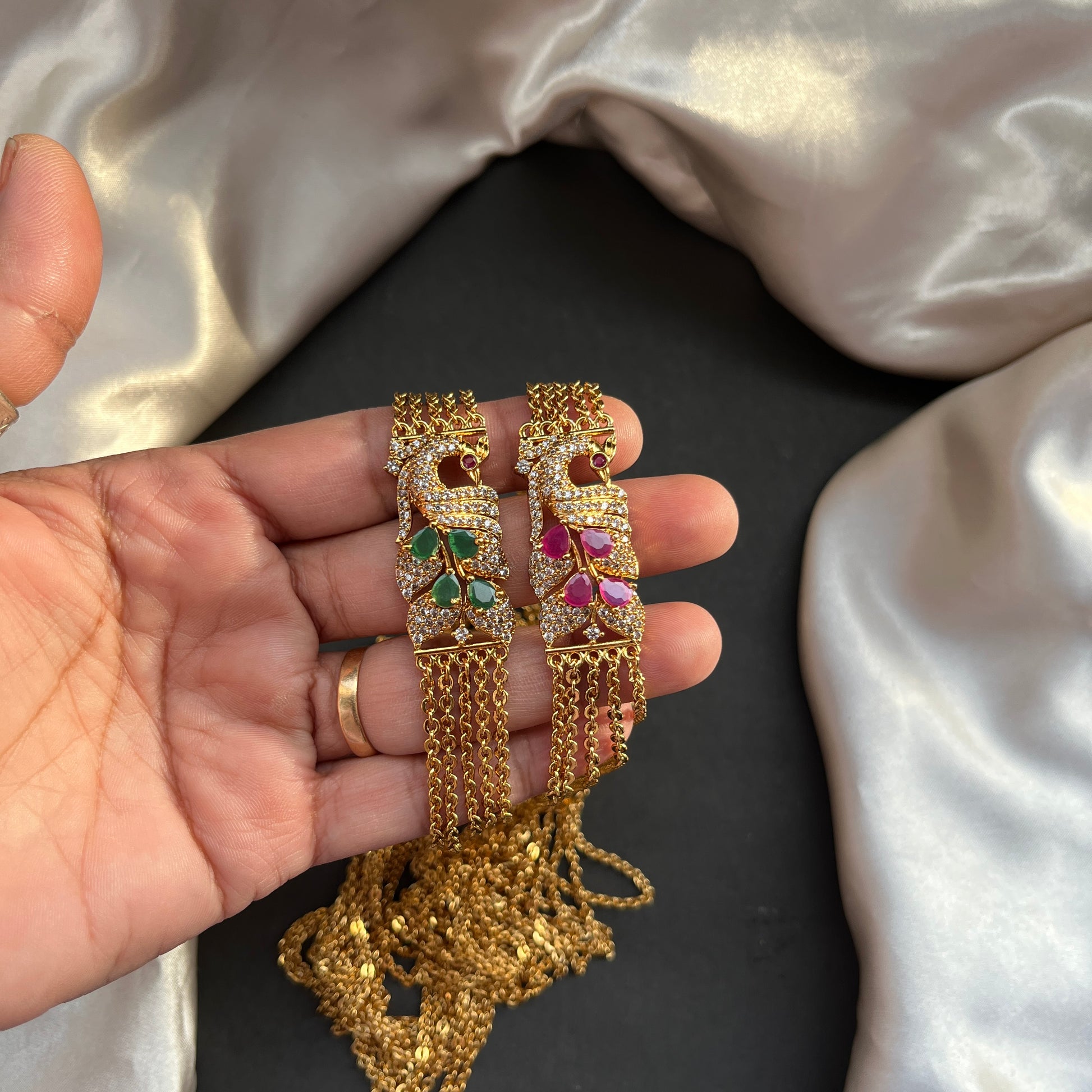 Gold look alike necklace set with matching earrings – traditional bridal imitation jewelry,Traditional gold tone necklace set – imitation kundan jewelry for festive and bridal wear