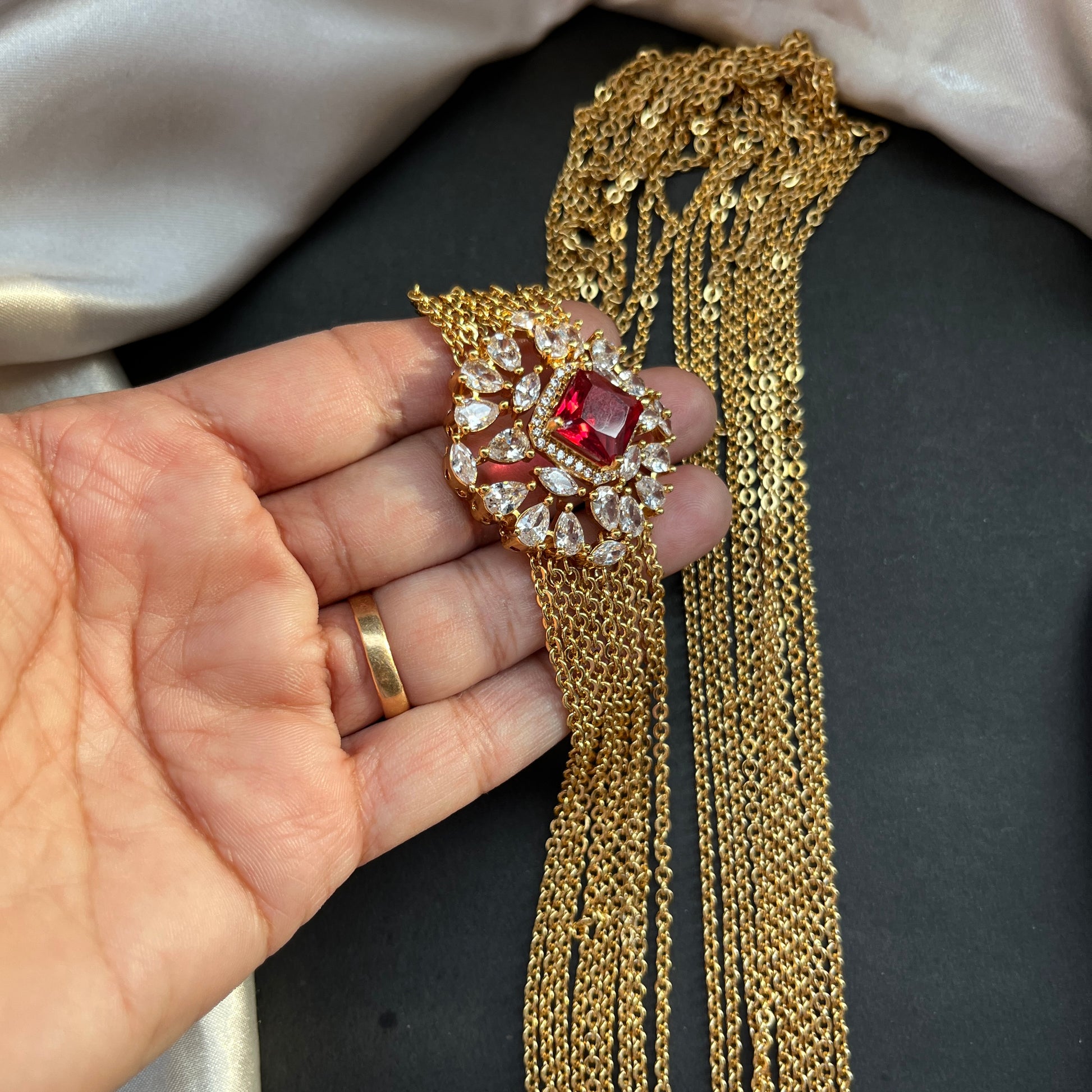 Gold look alike necklace set with matching earrings – traditional bridal imitation jewelry,Traditional gold tone necklace set – imitation kundan jewelry for festive and bridal wear